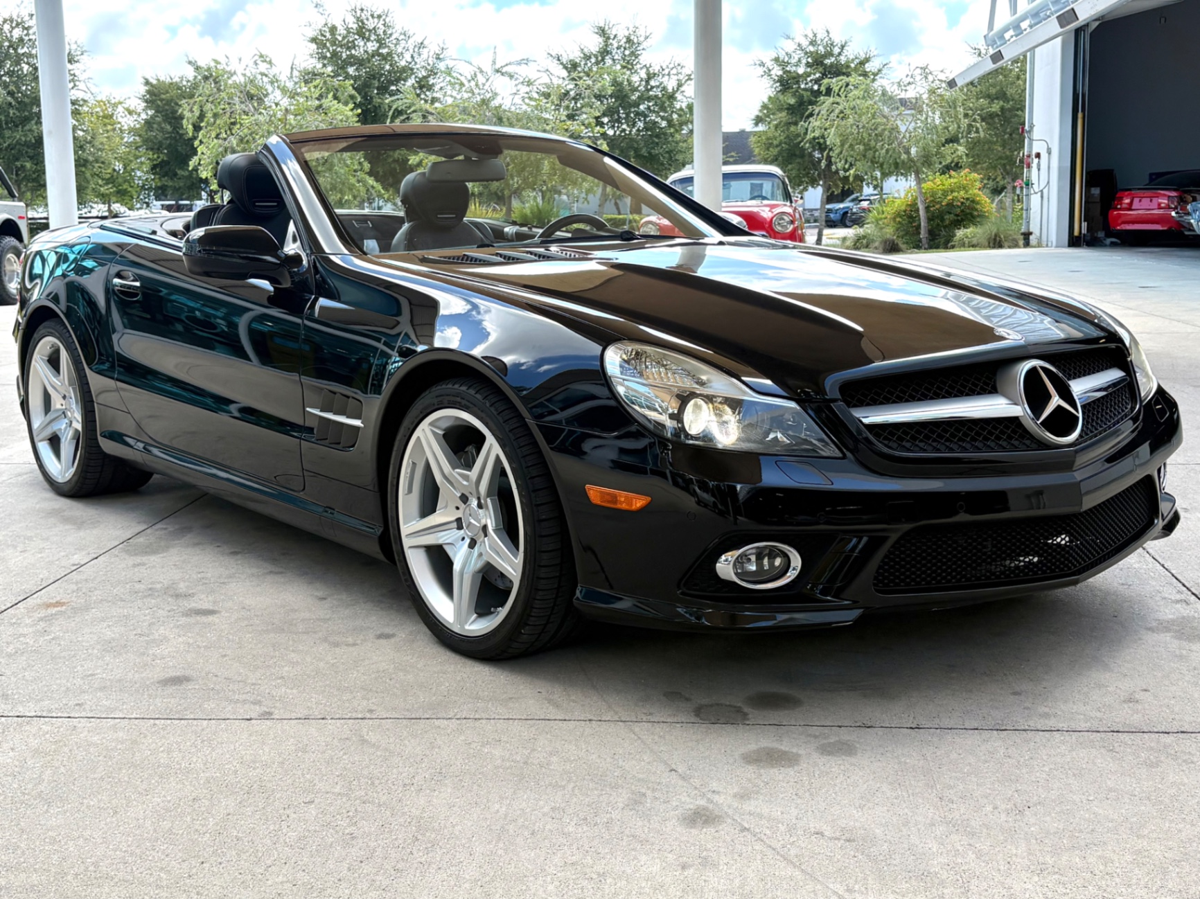 Vehicle photo 4