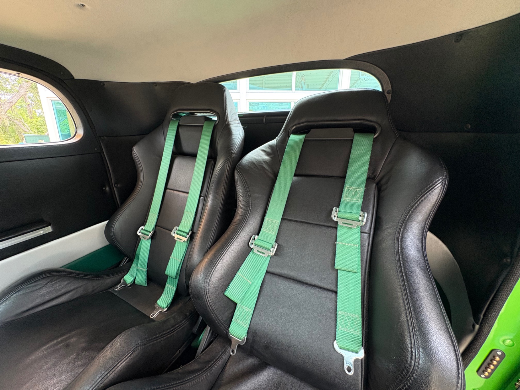 Vehicle photo 28