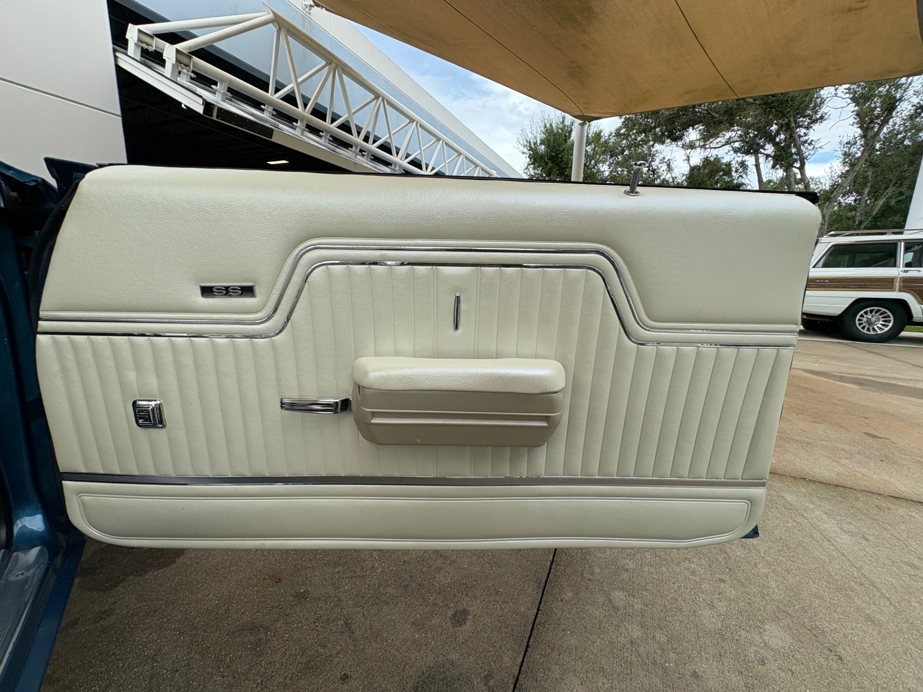 Vehicle photo 42