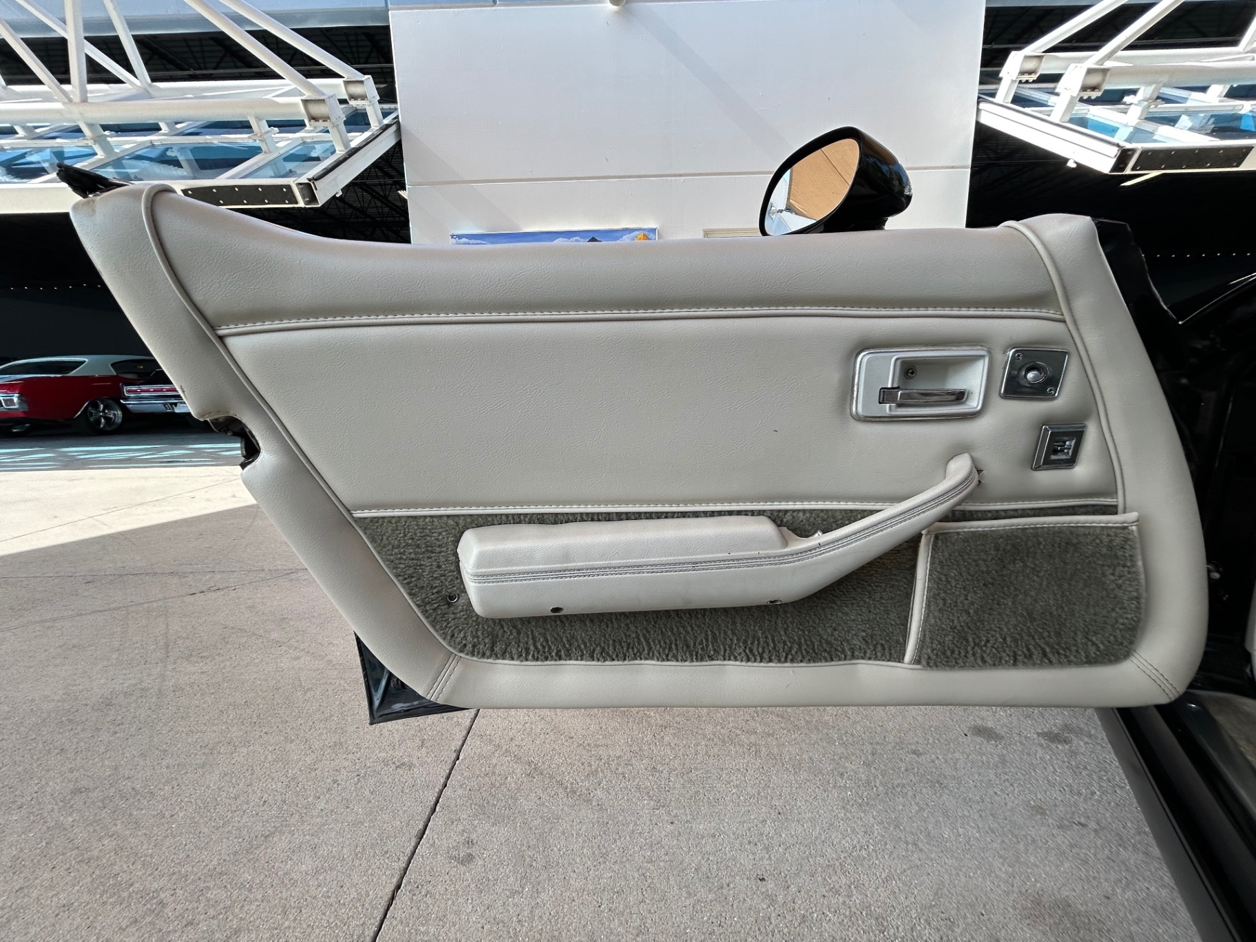 Vehicle photo 30