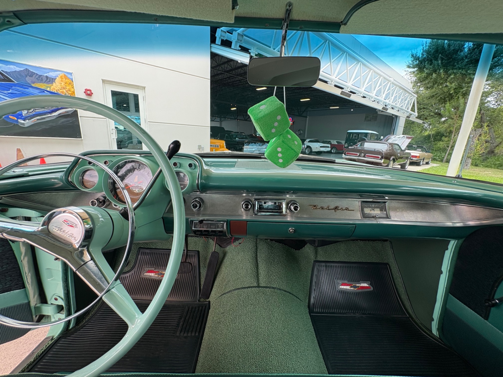 Vehicle photo 37