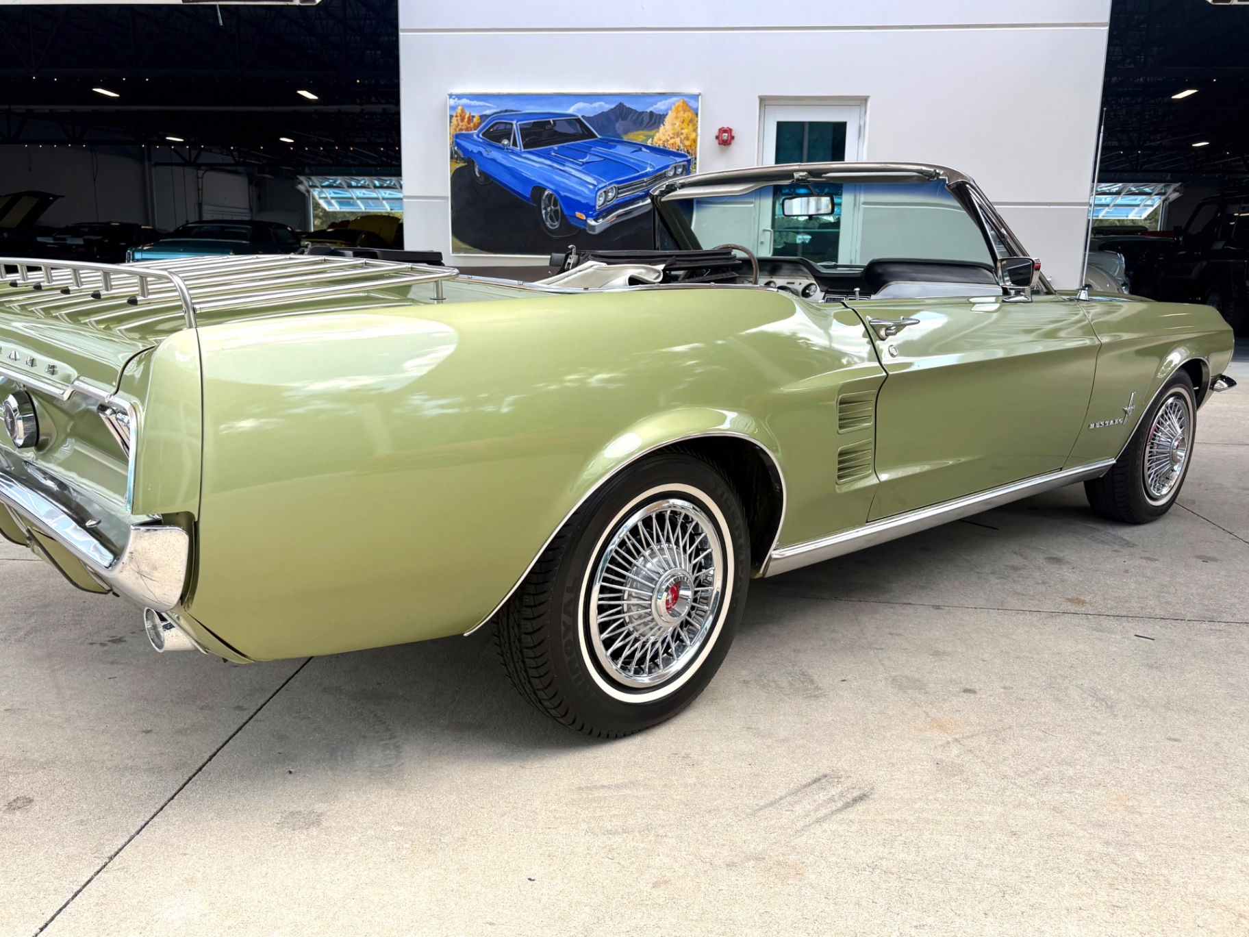 Vehicle photo 16