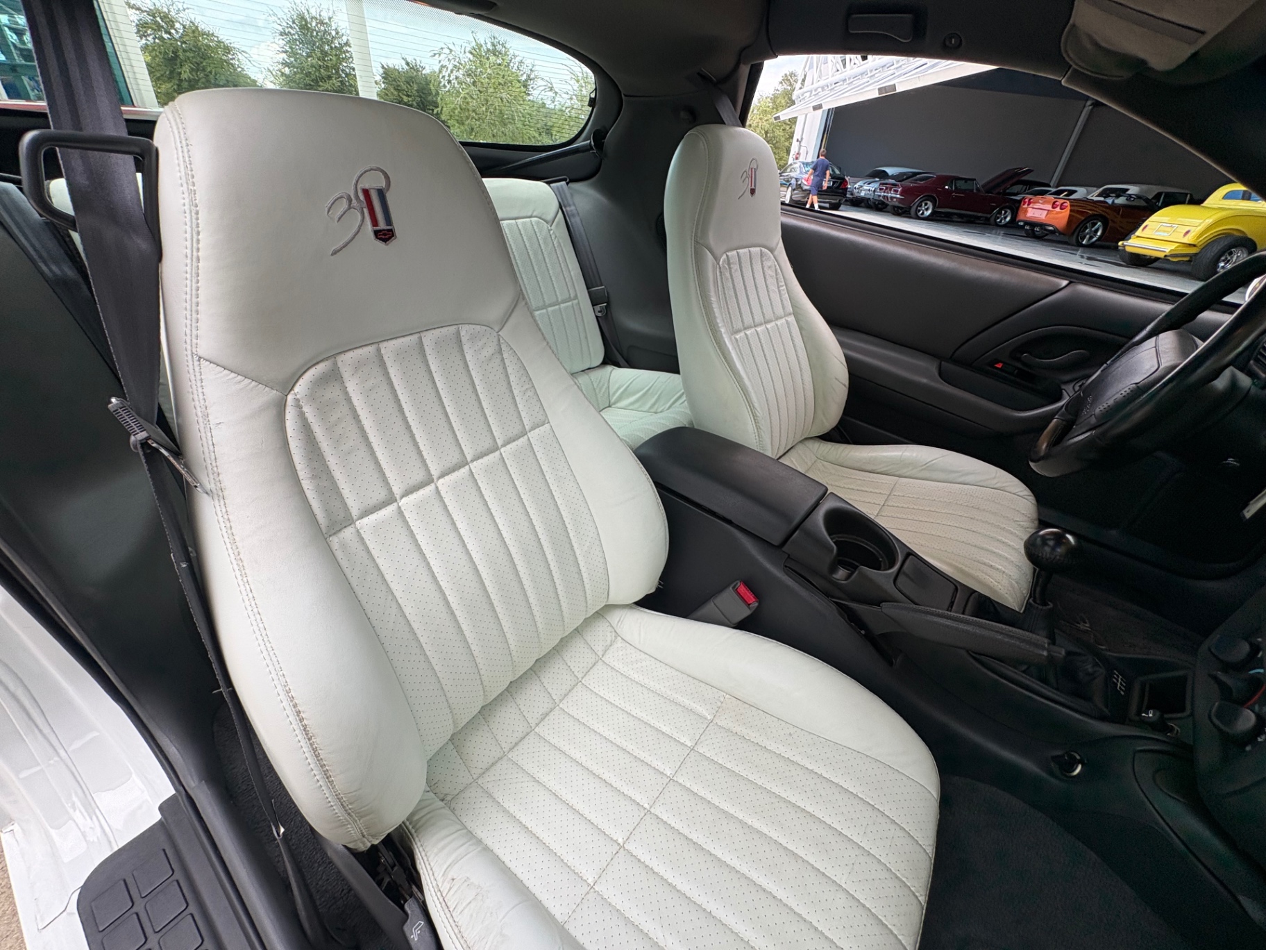 Vehicle photo 38
