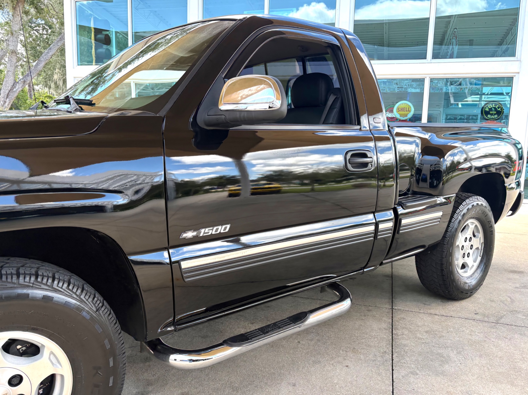 Vehicle photo 12