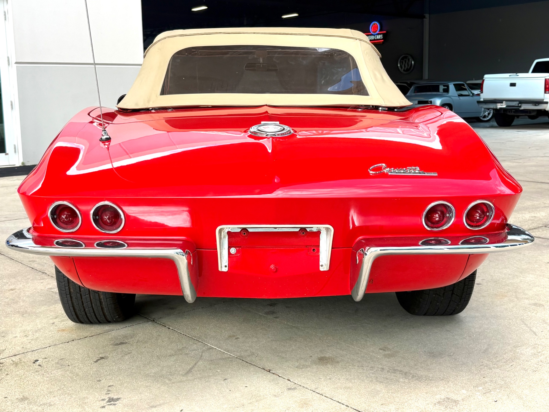 Vehicle photo 23