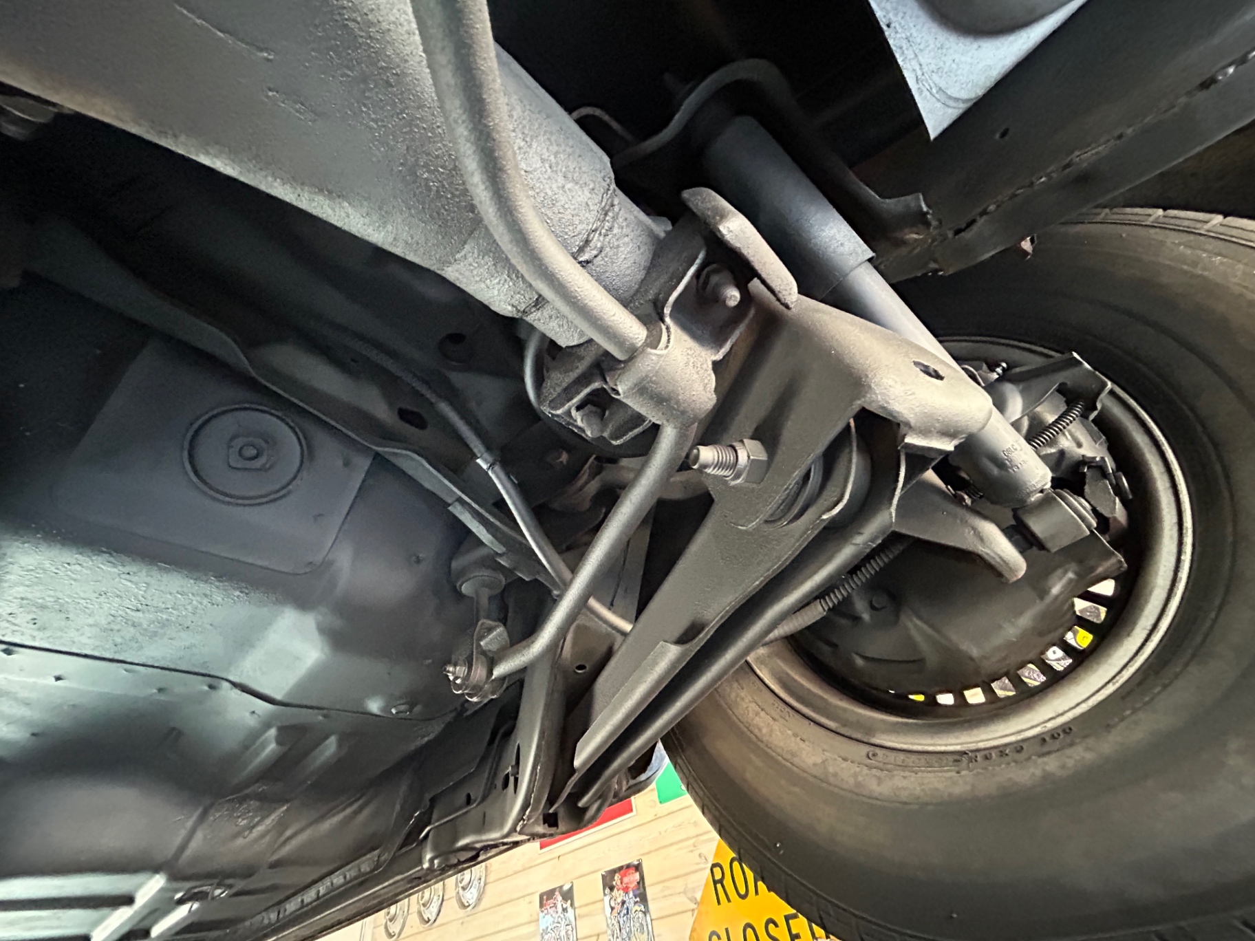 Vehicle photo 28