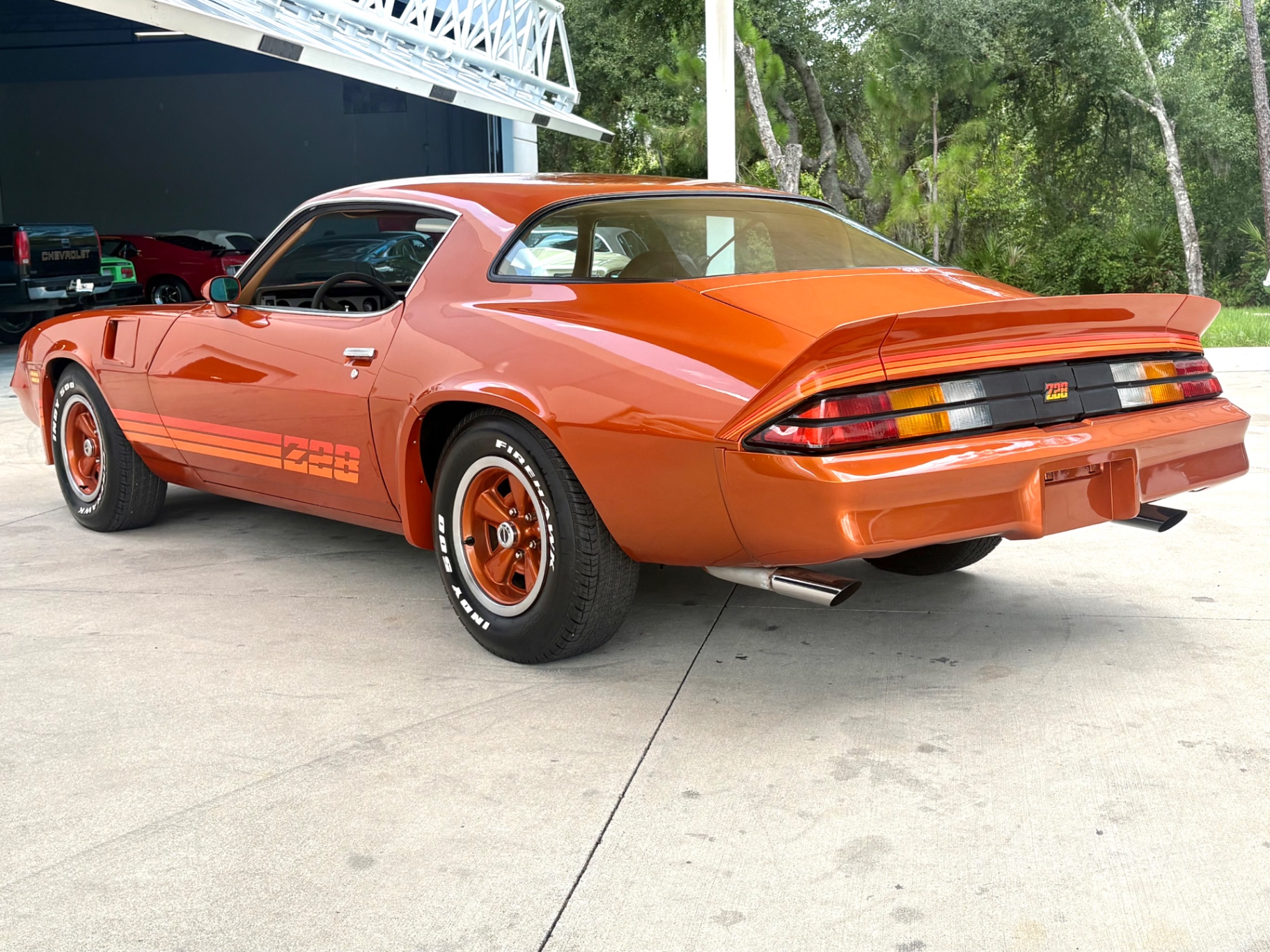 Vehicle photo 9