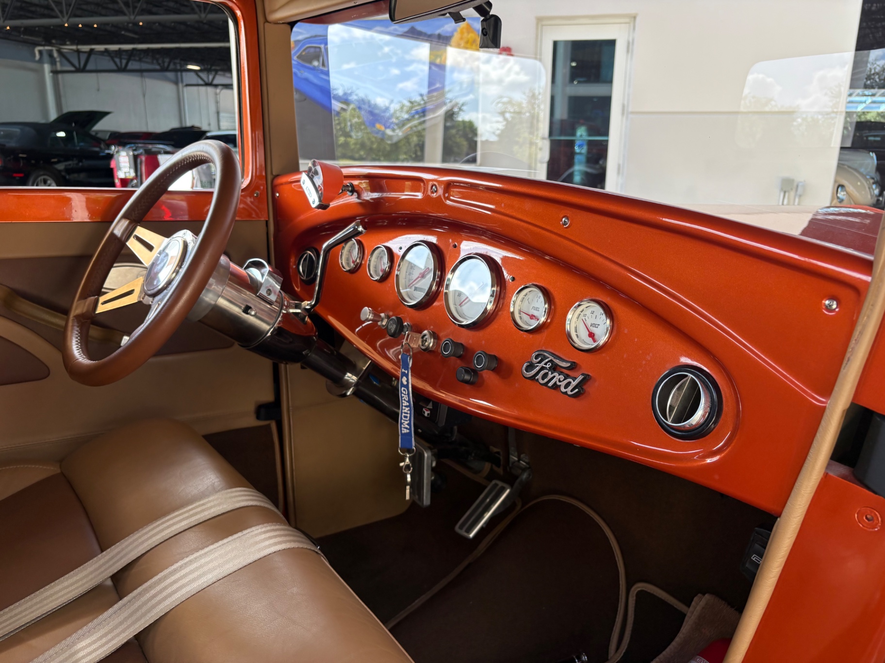 Vehicle photo 32