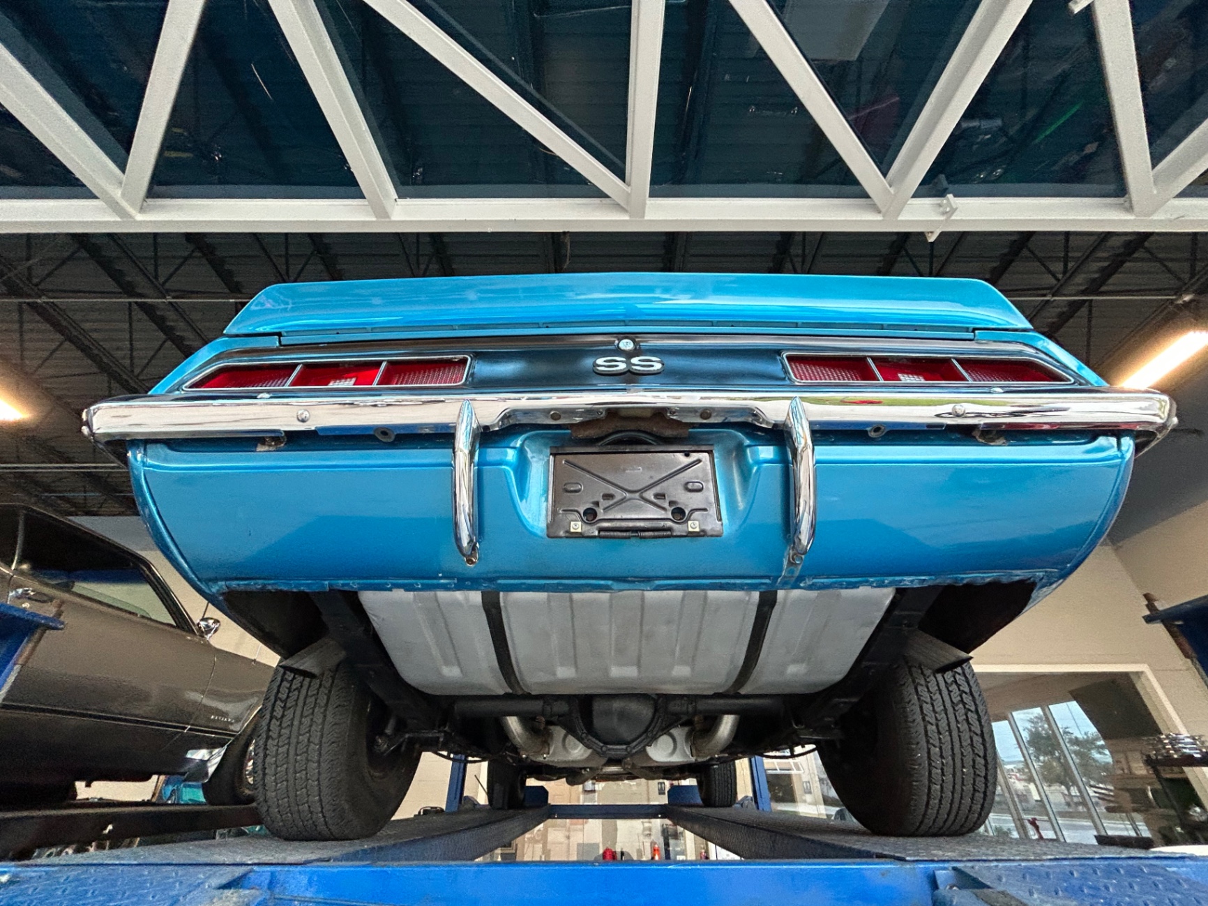 Vehicle photo 28