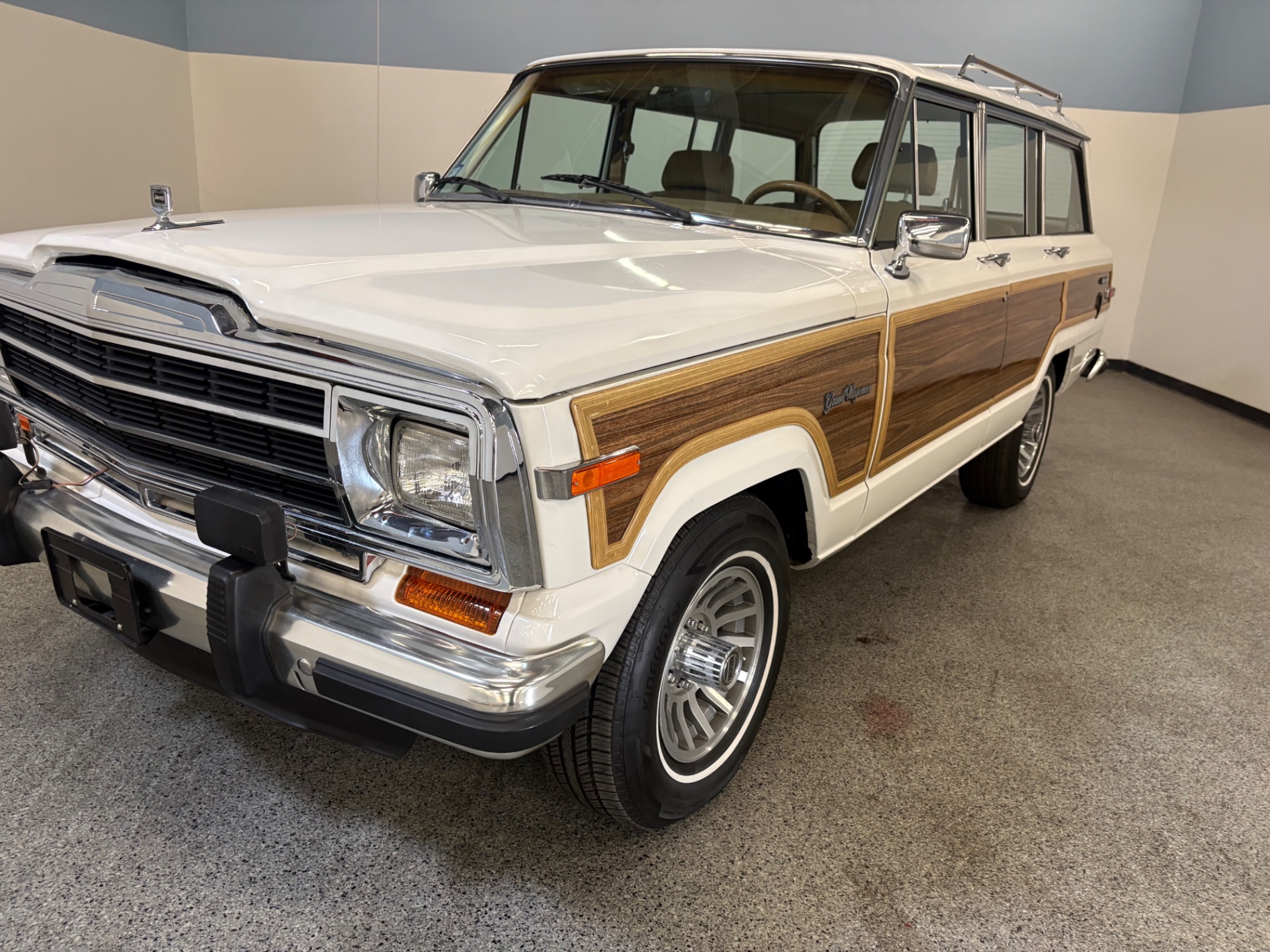 Vehicle photo 2