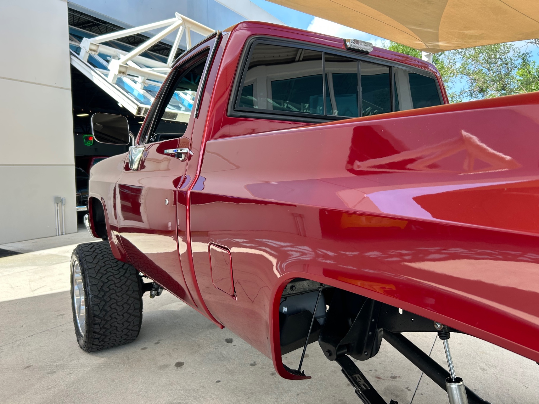 Vehicle photo 13