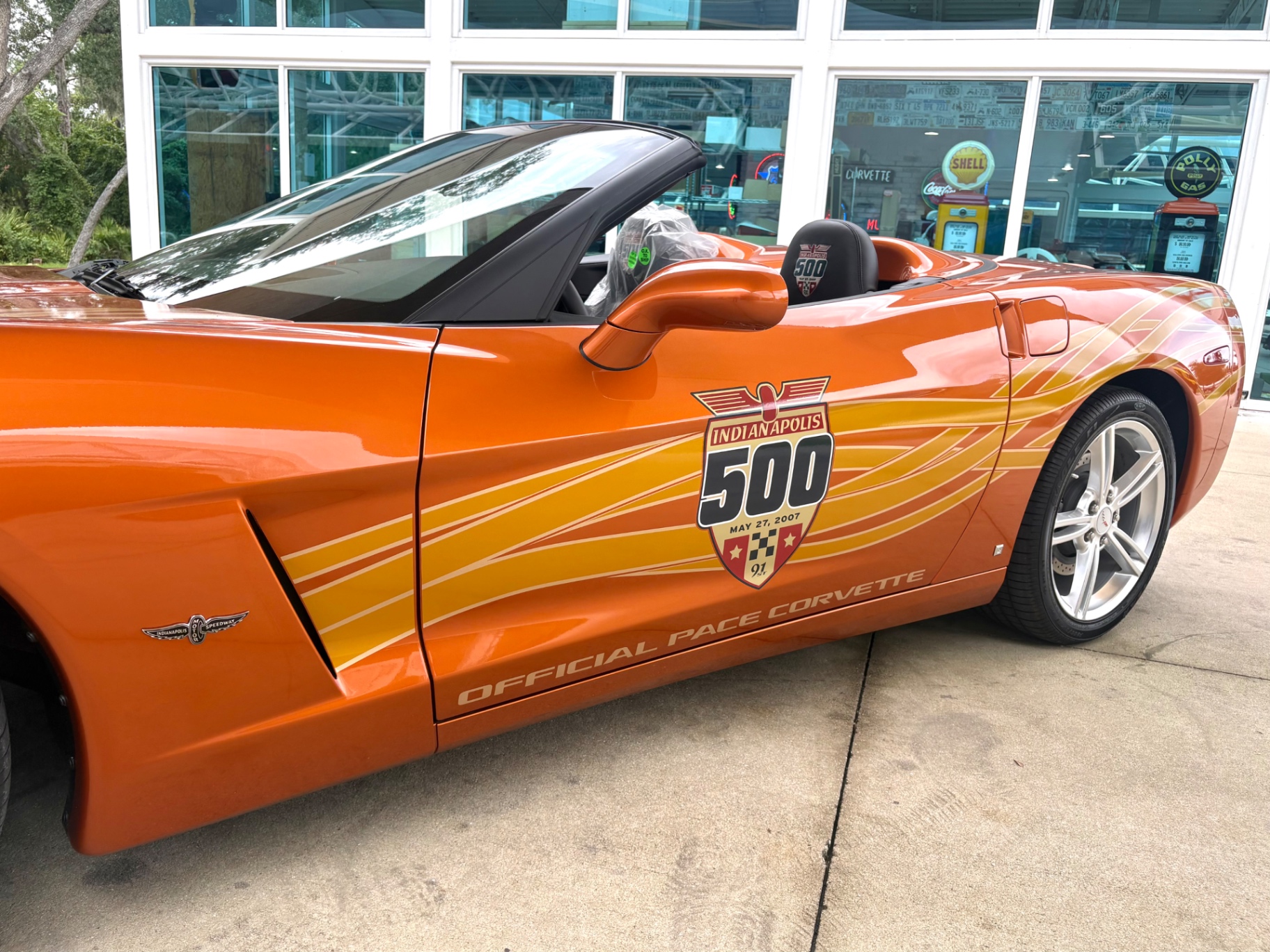 Vehicle photo 13