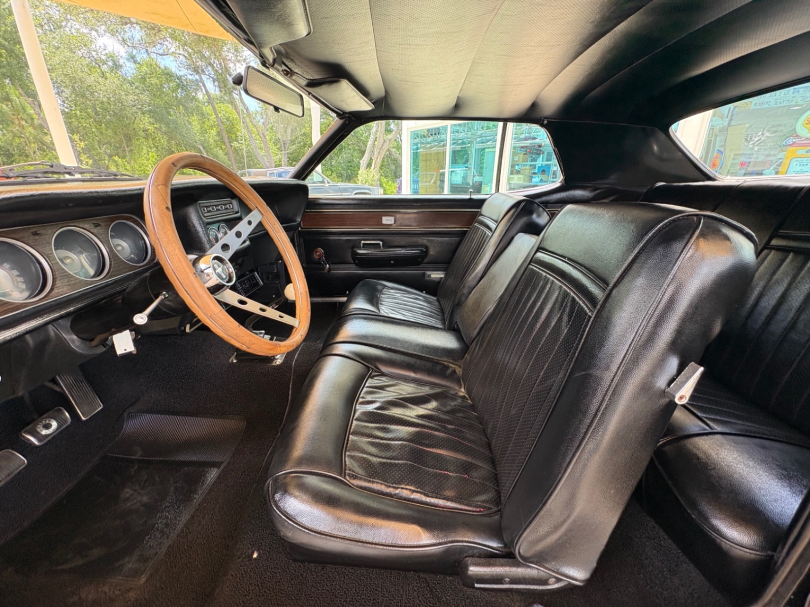 Vehicle photo 32