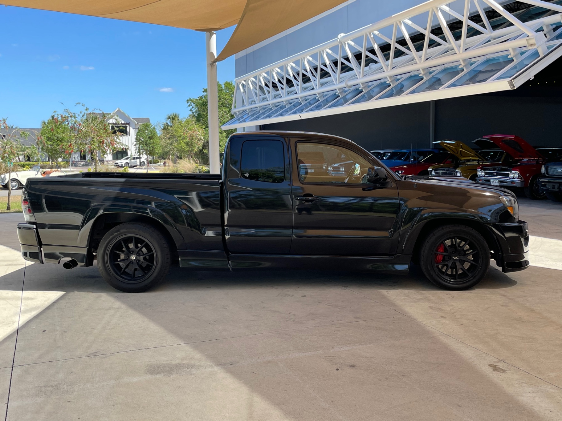 Vehicle photo 14