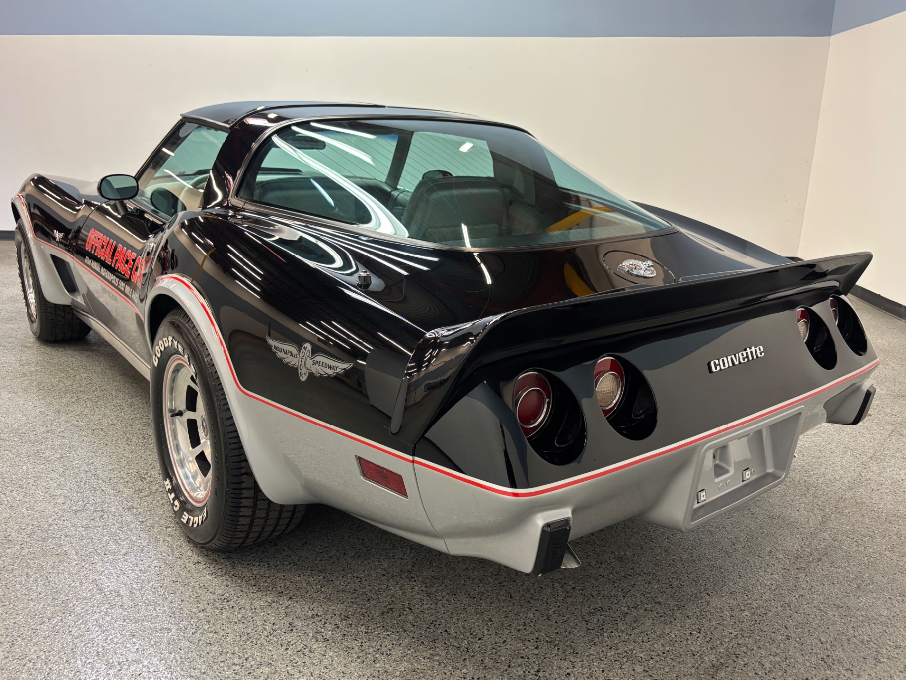 Vehicle photo 5