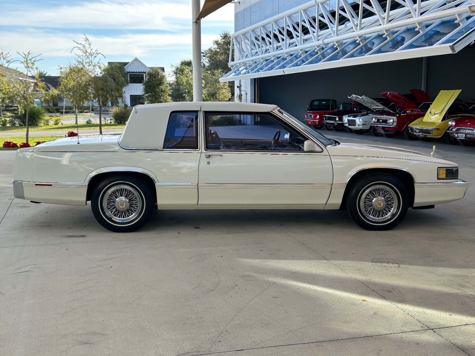 Vehicle photo 4