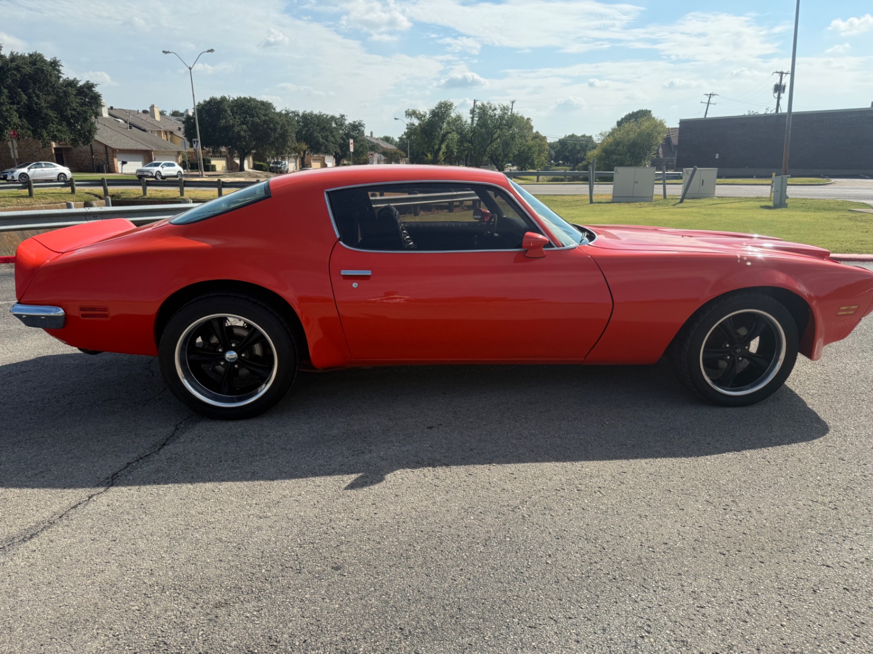 Vehicle photo 9