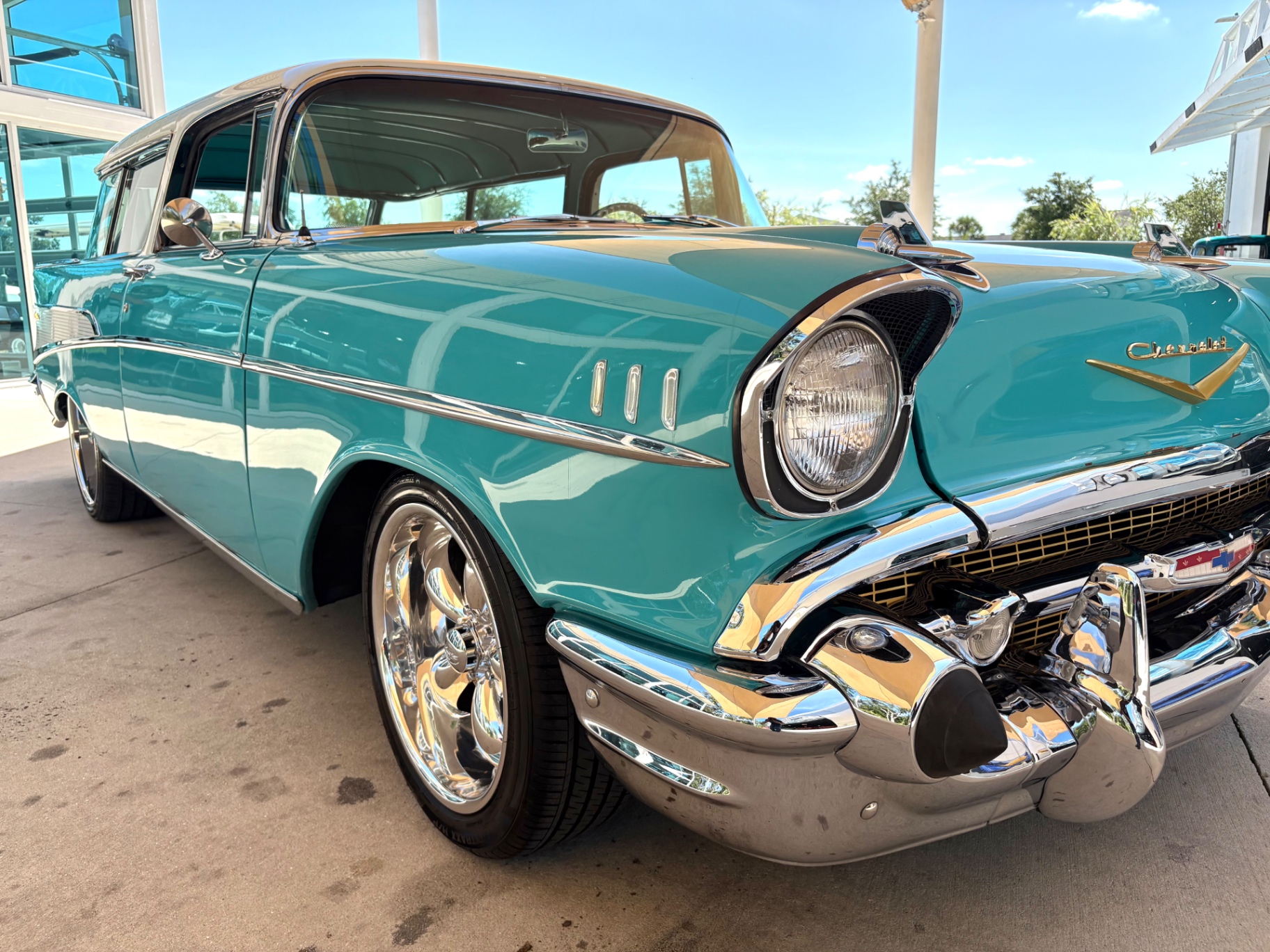 Vehicle photo 18