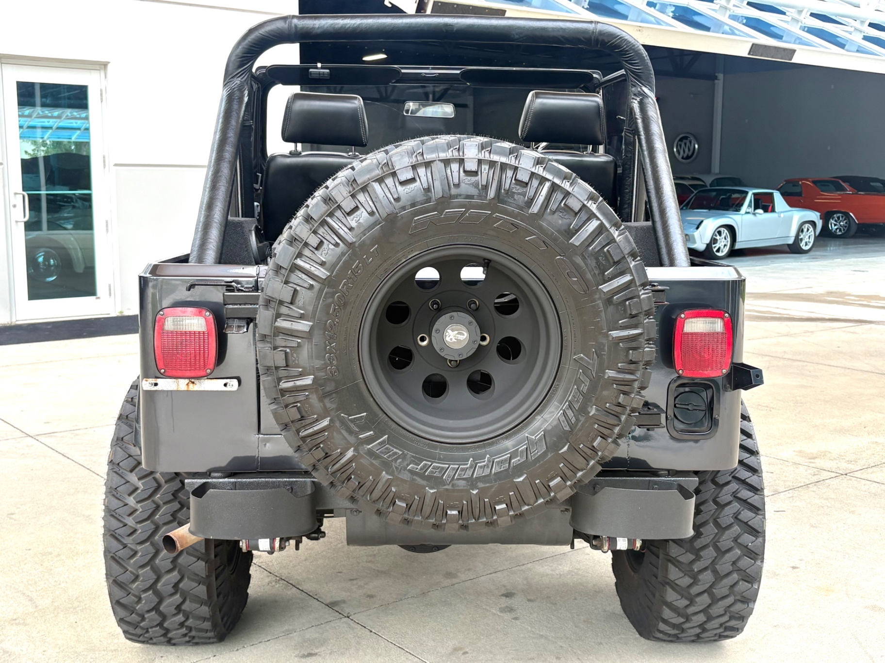 Vehicle photo 7