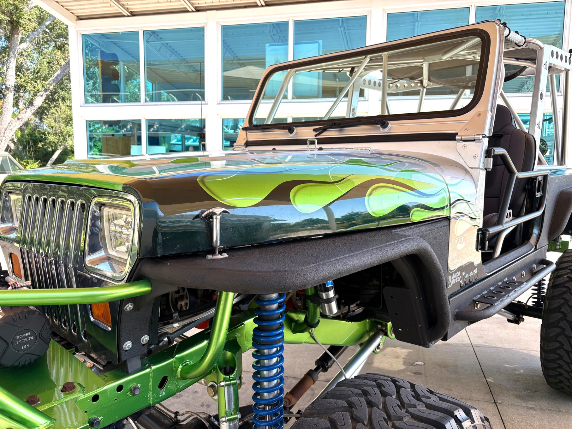 Vehicle photo 11