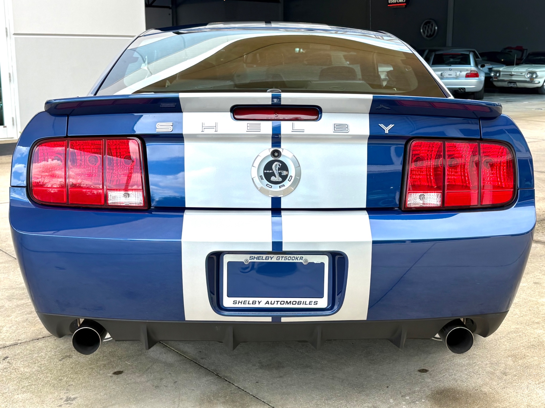 Vehicle photo 7