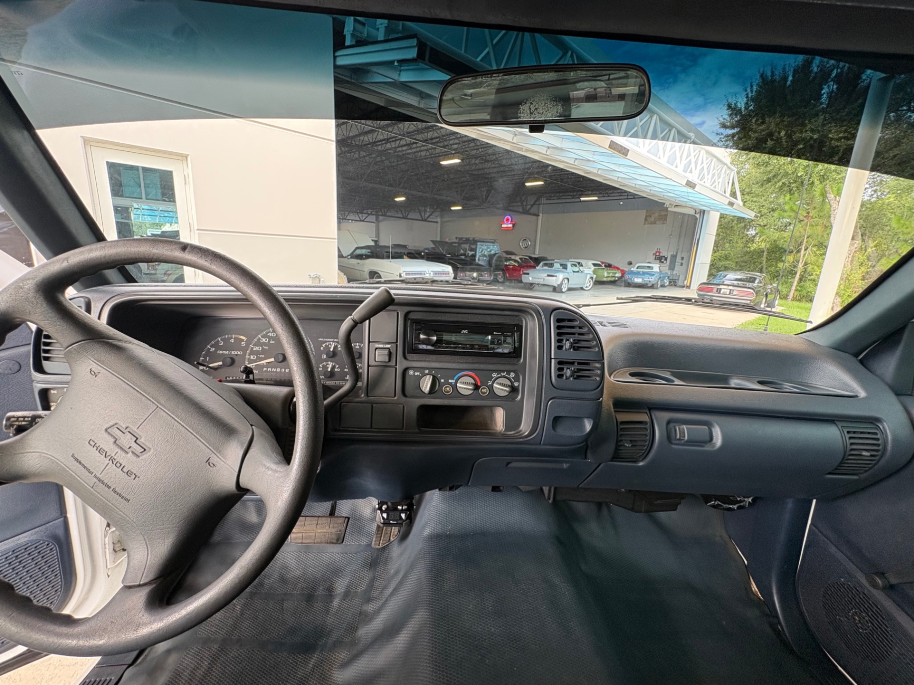 Vehicle photo 34