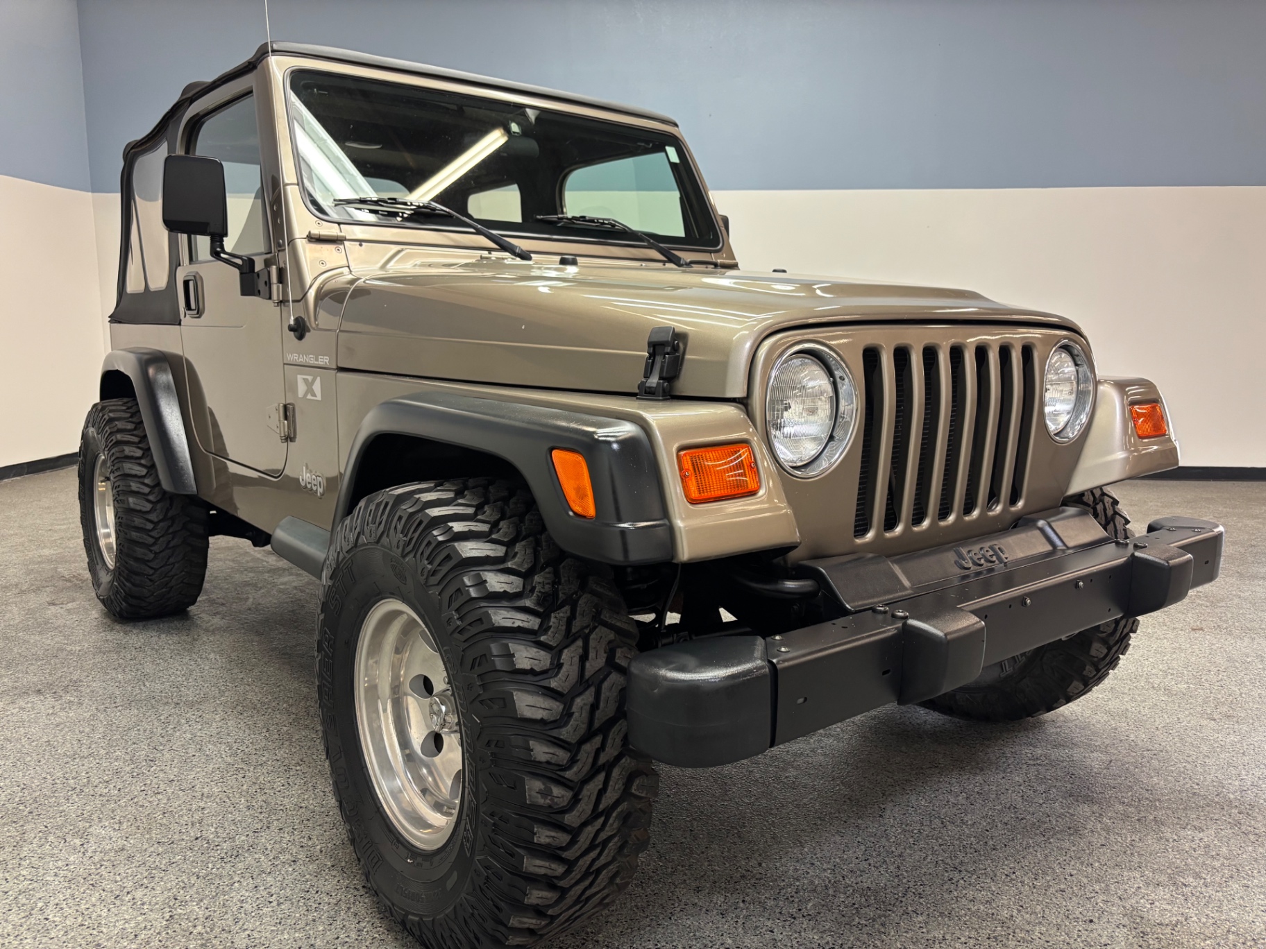 Vehicle photo 9