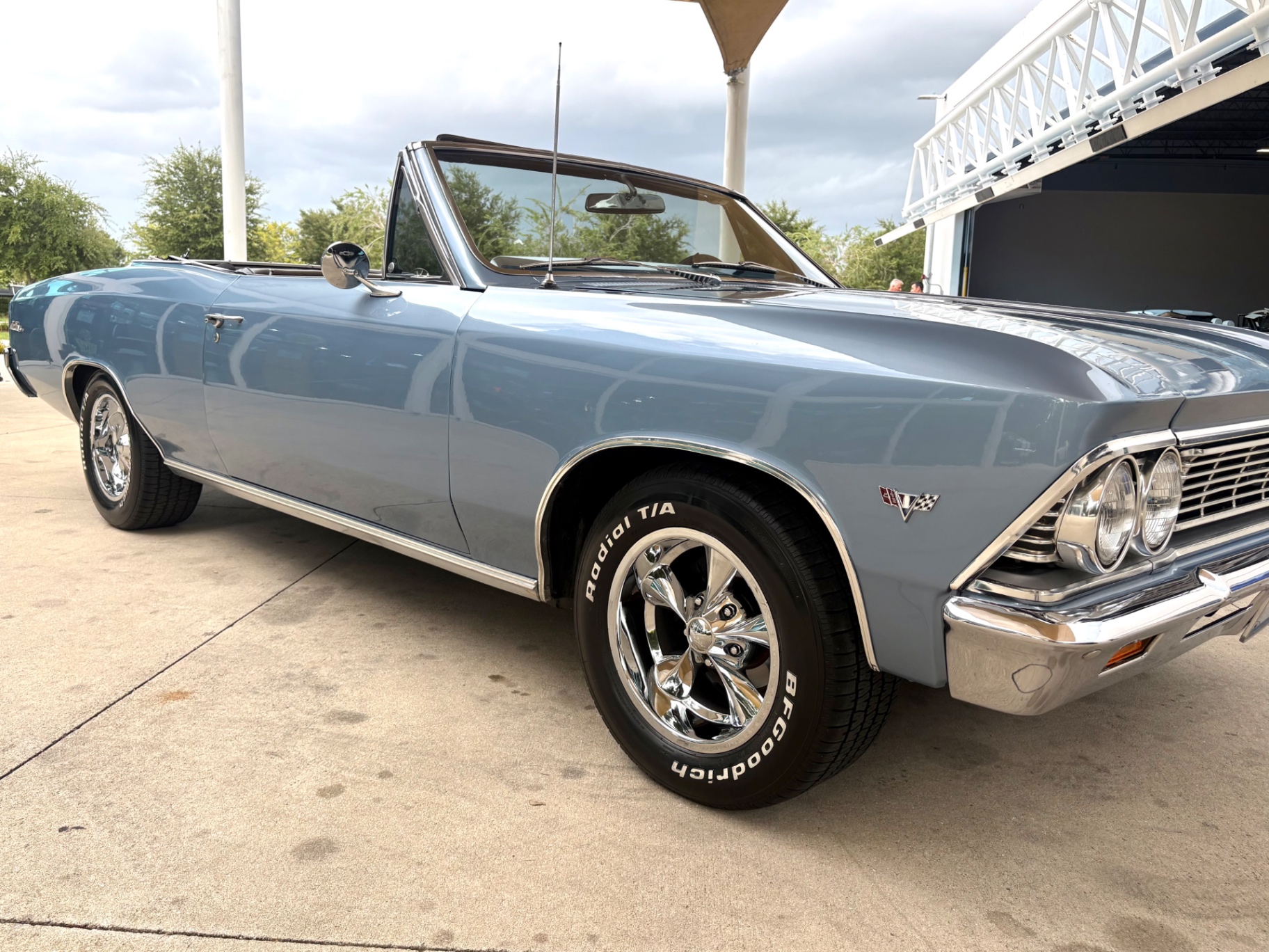 Vehicle photo 19