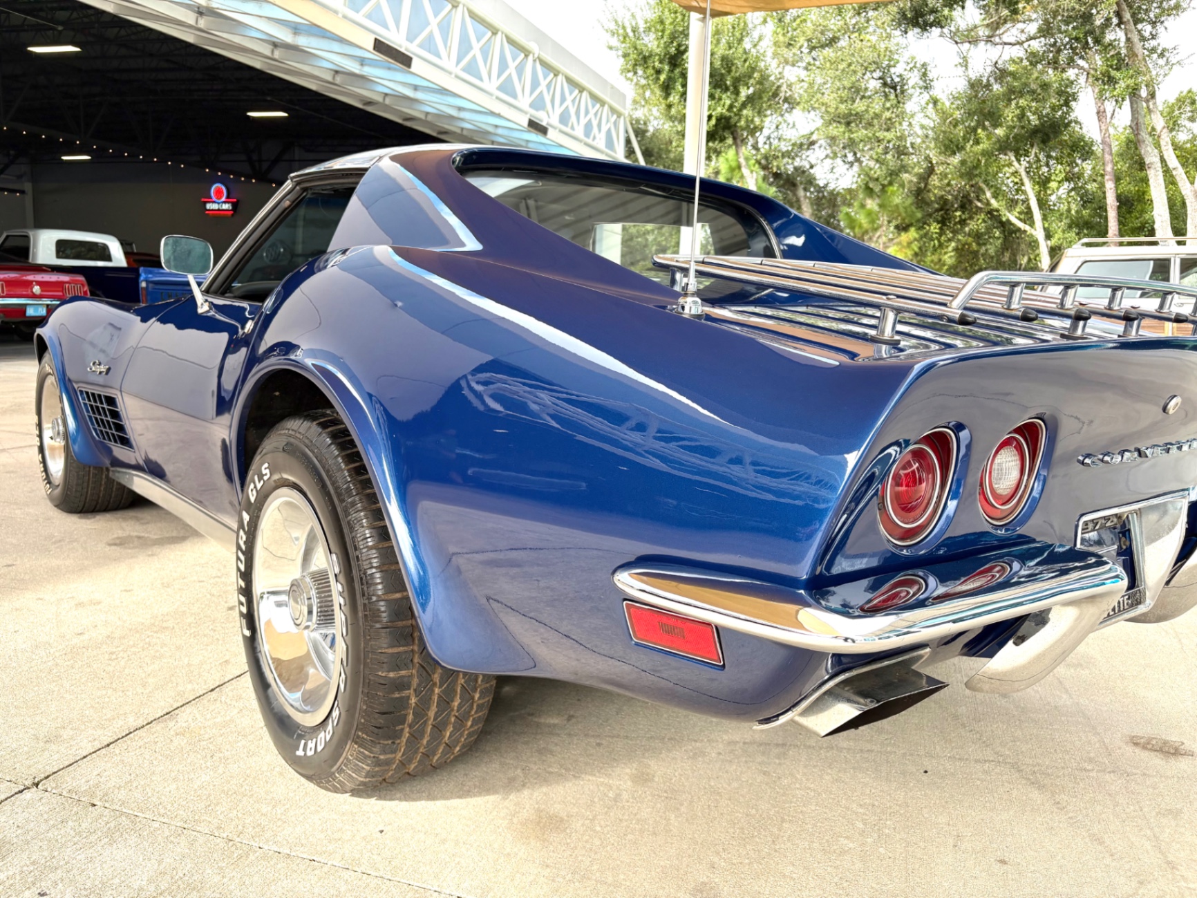 Vehicle photo 15
