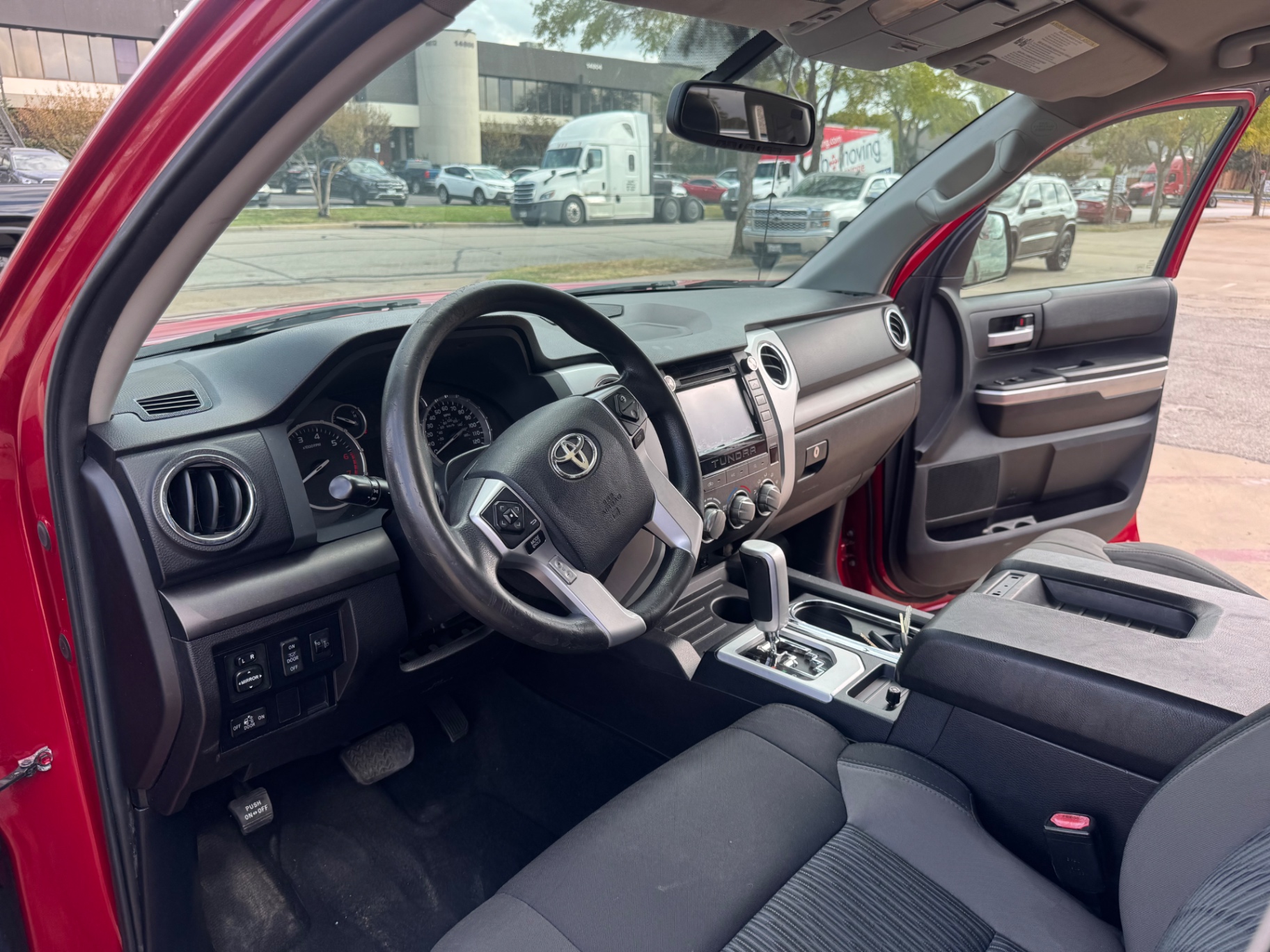 2015 Toyota Tundra SR5 photo 21