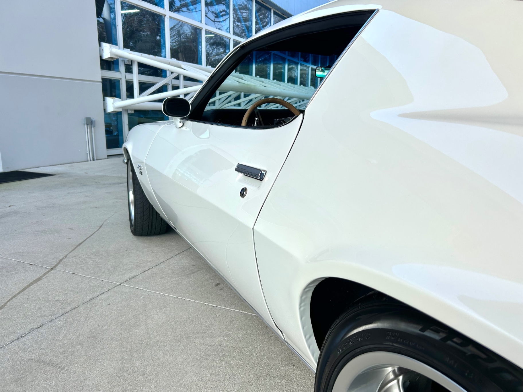 Vehicle photo 12