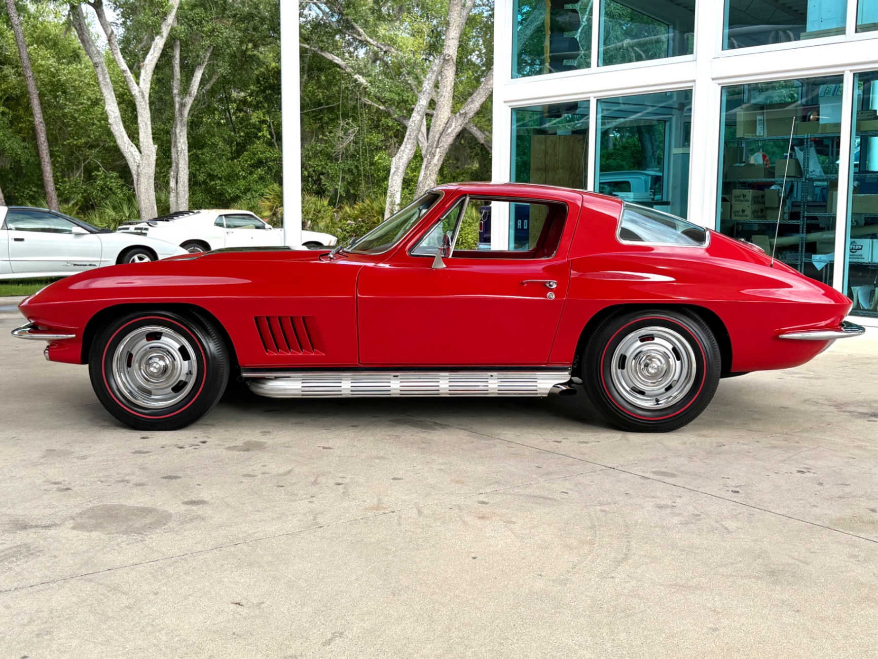 Vehicle photo 11