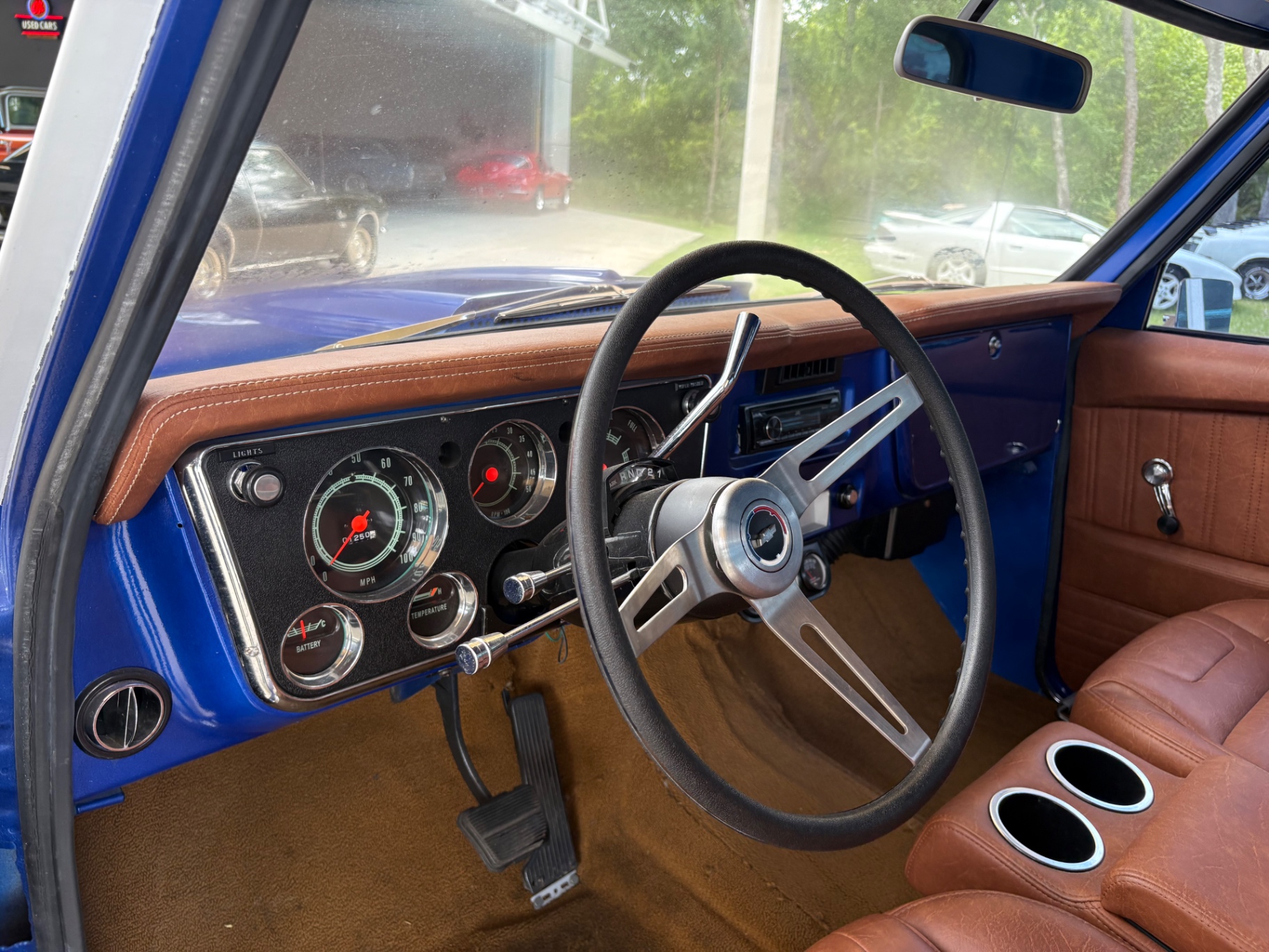 Vehicle photo 33
