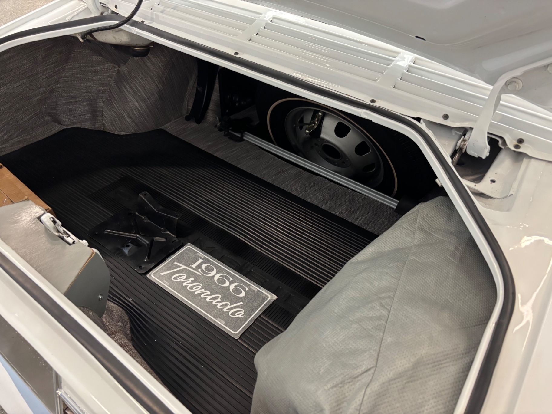 Vehicle photo 33