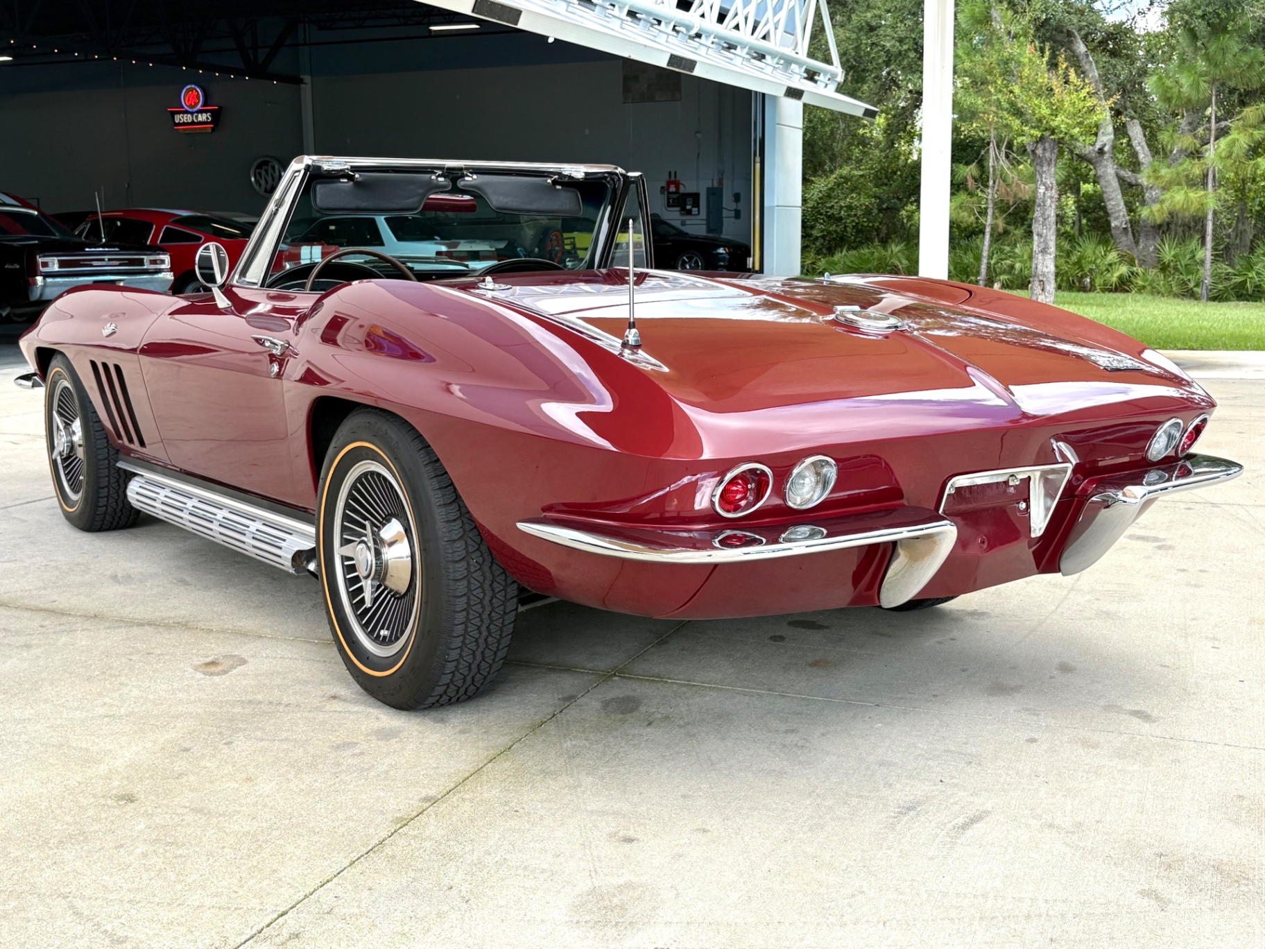 Vehicle photo 9