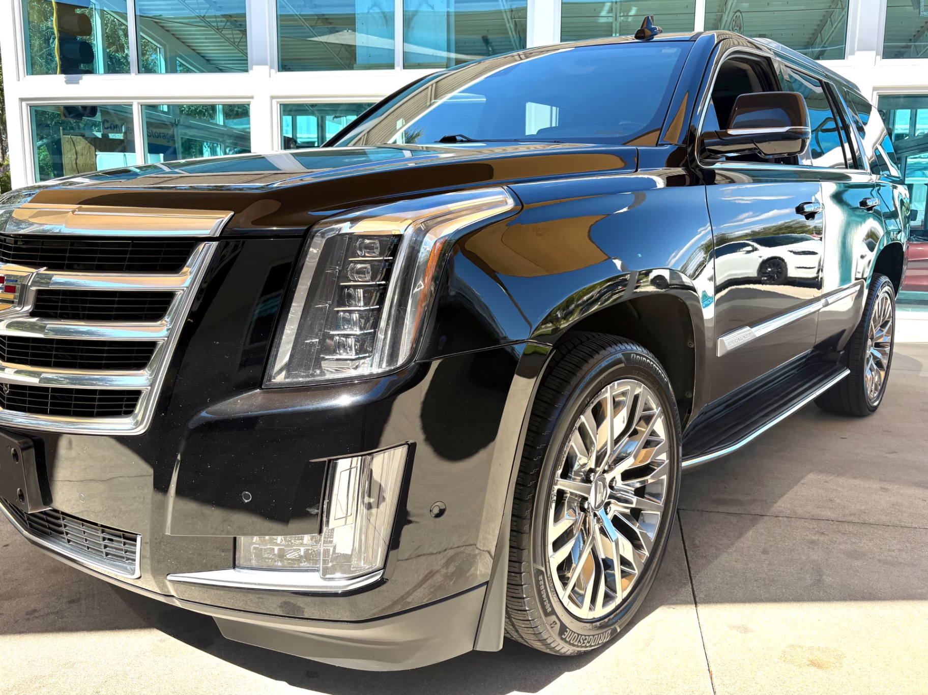 Vehicle photo 12