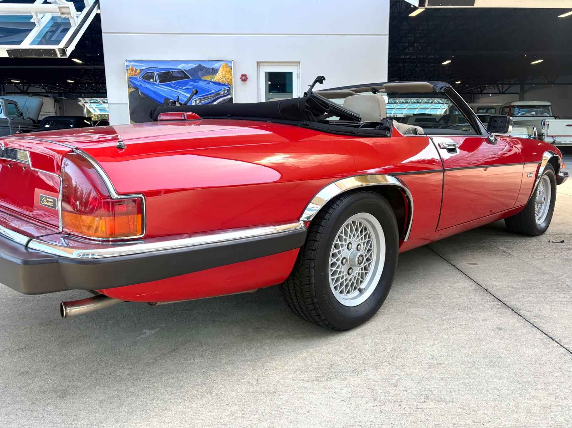 Vehicle photo 16