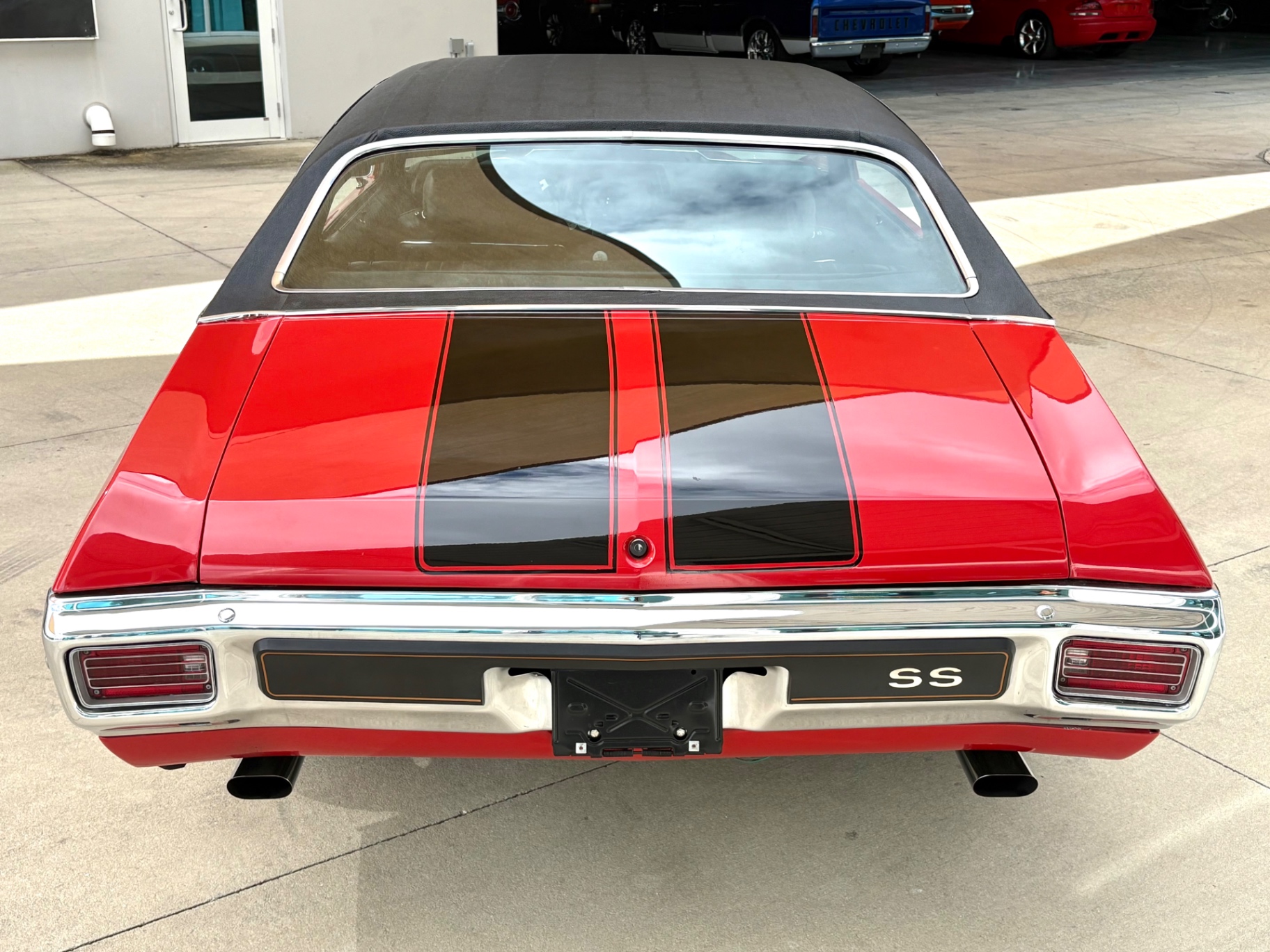 Vehicle photo 9
