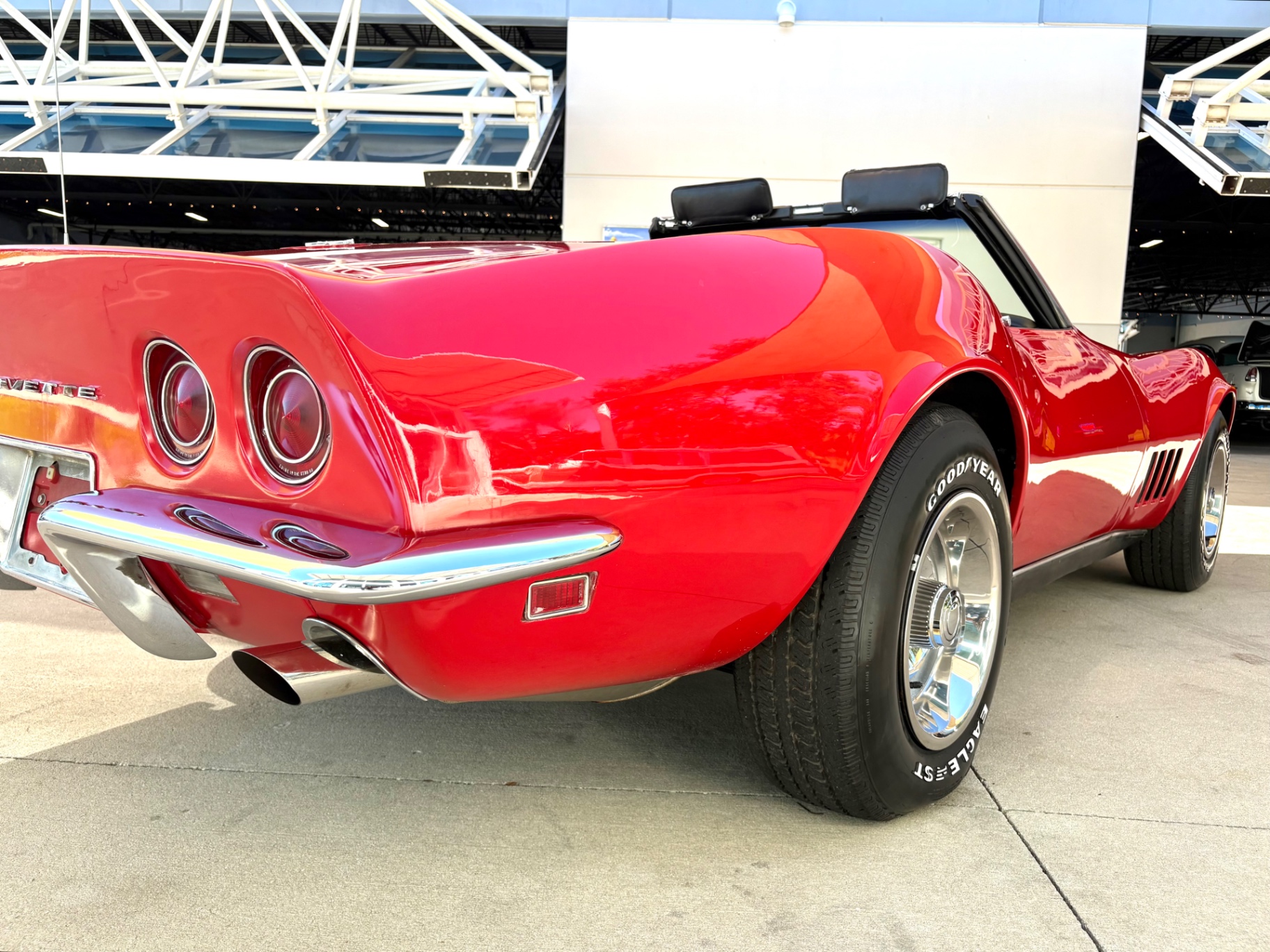 Vehicle photo 15