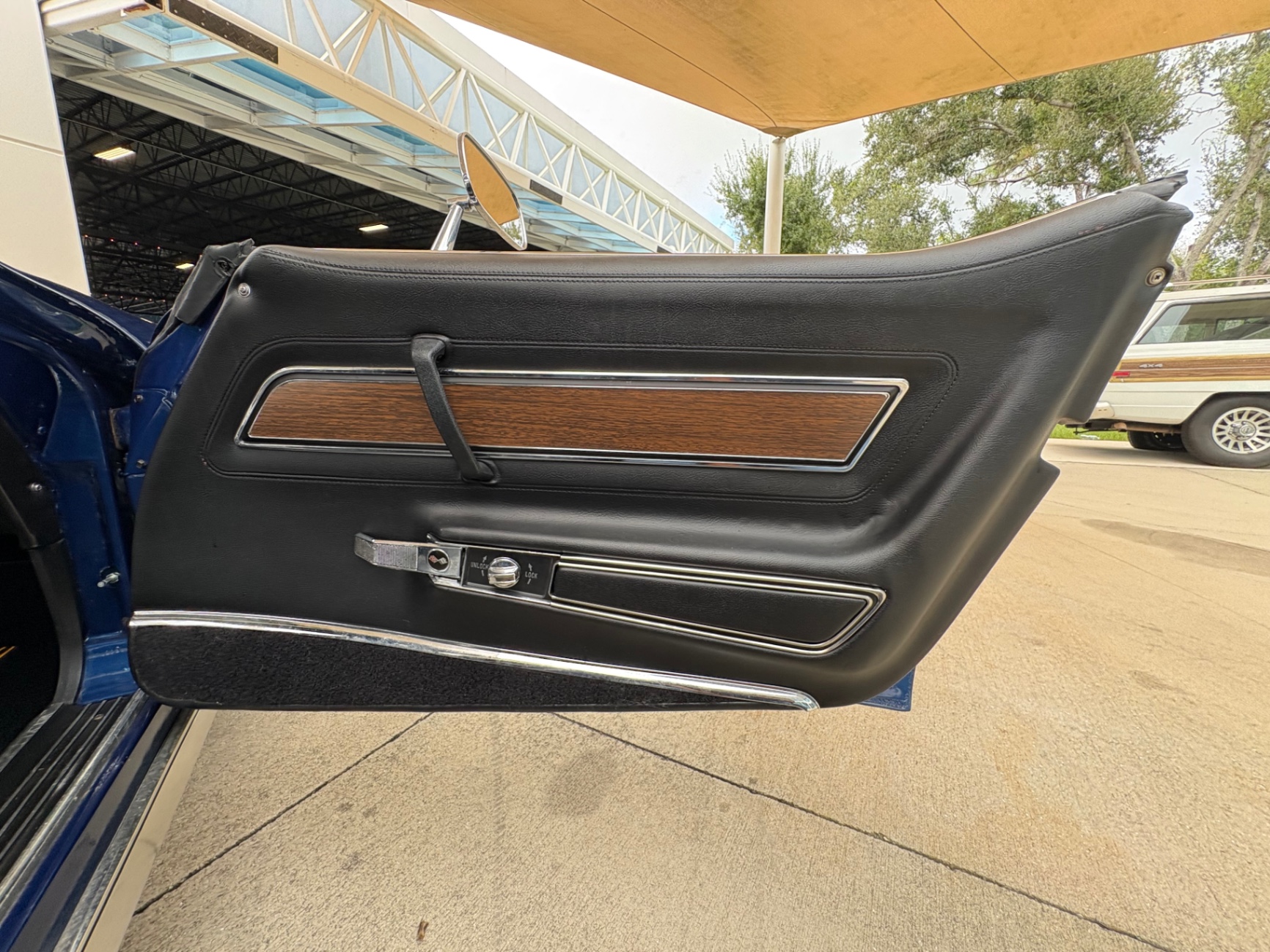 Vehicle photo 38