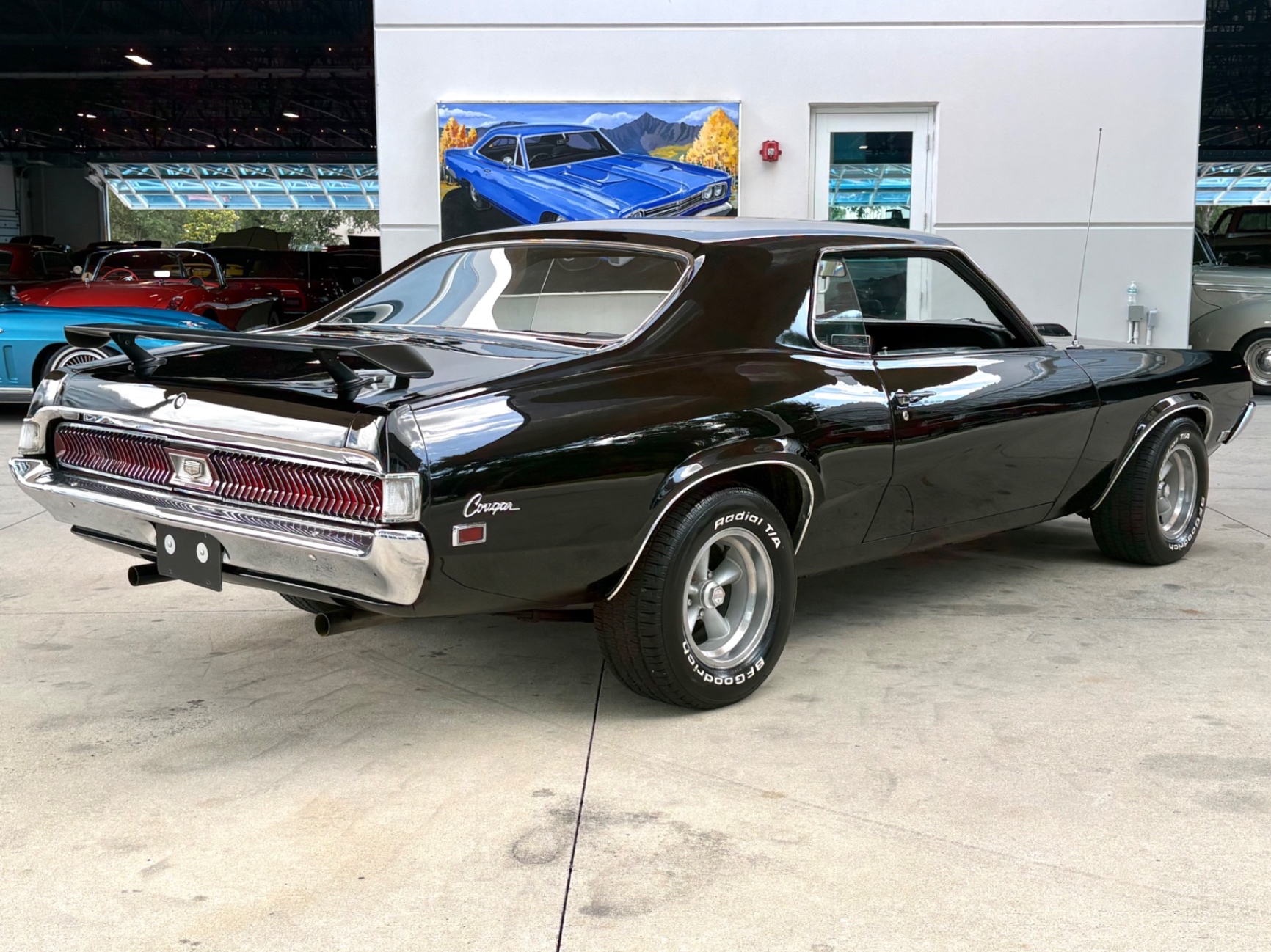 Vehicle photo 6