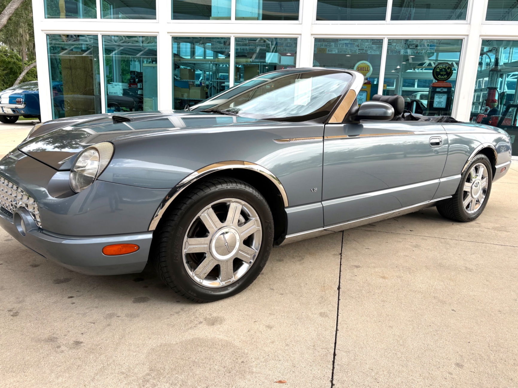 Vehicle photo 12