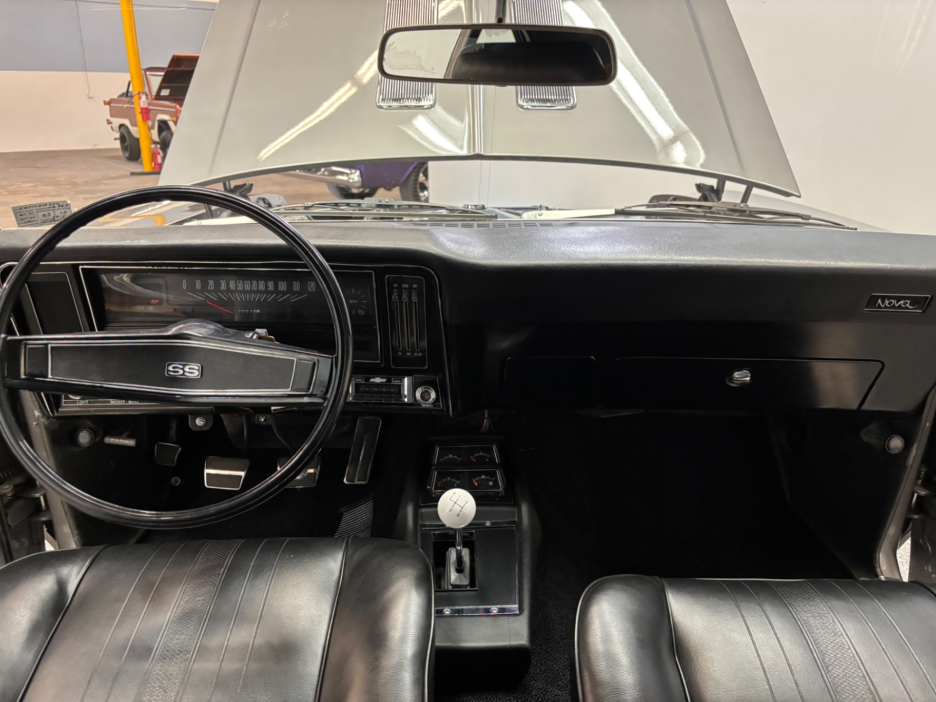 Vehicle photo 30
