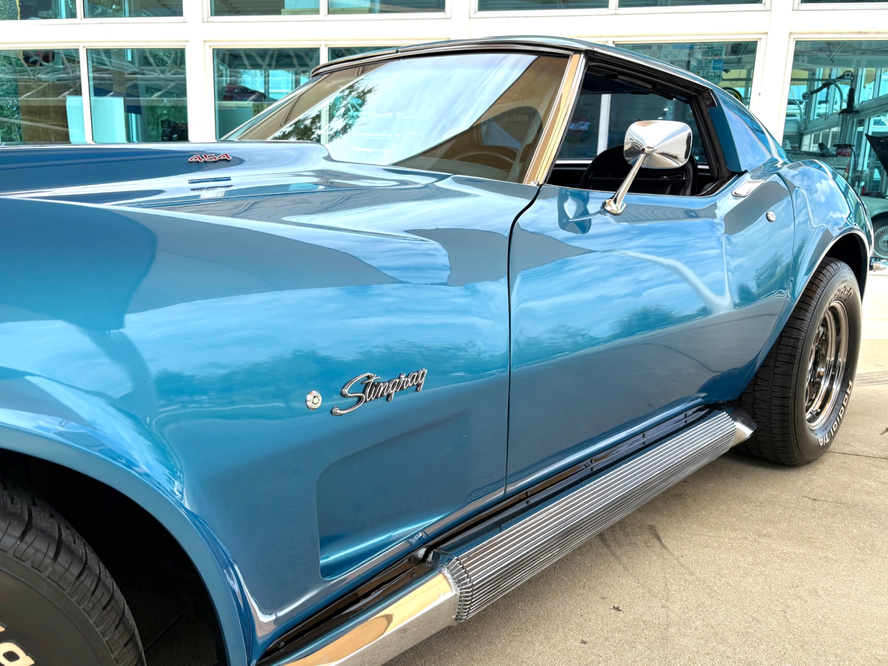 Vehicle photo 13