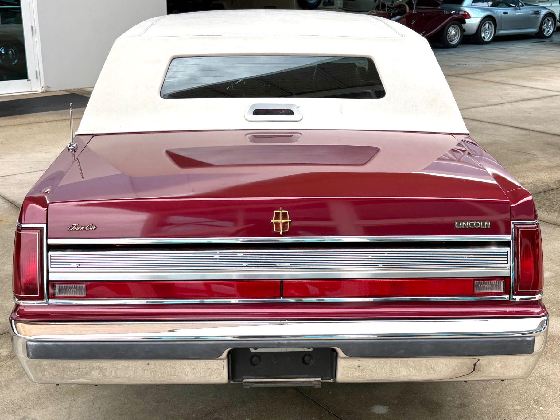 Vehicle photo 8