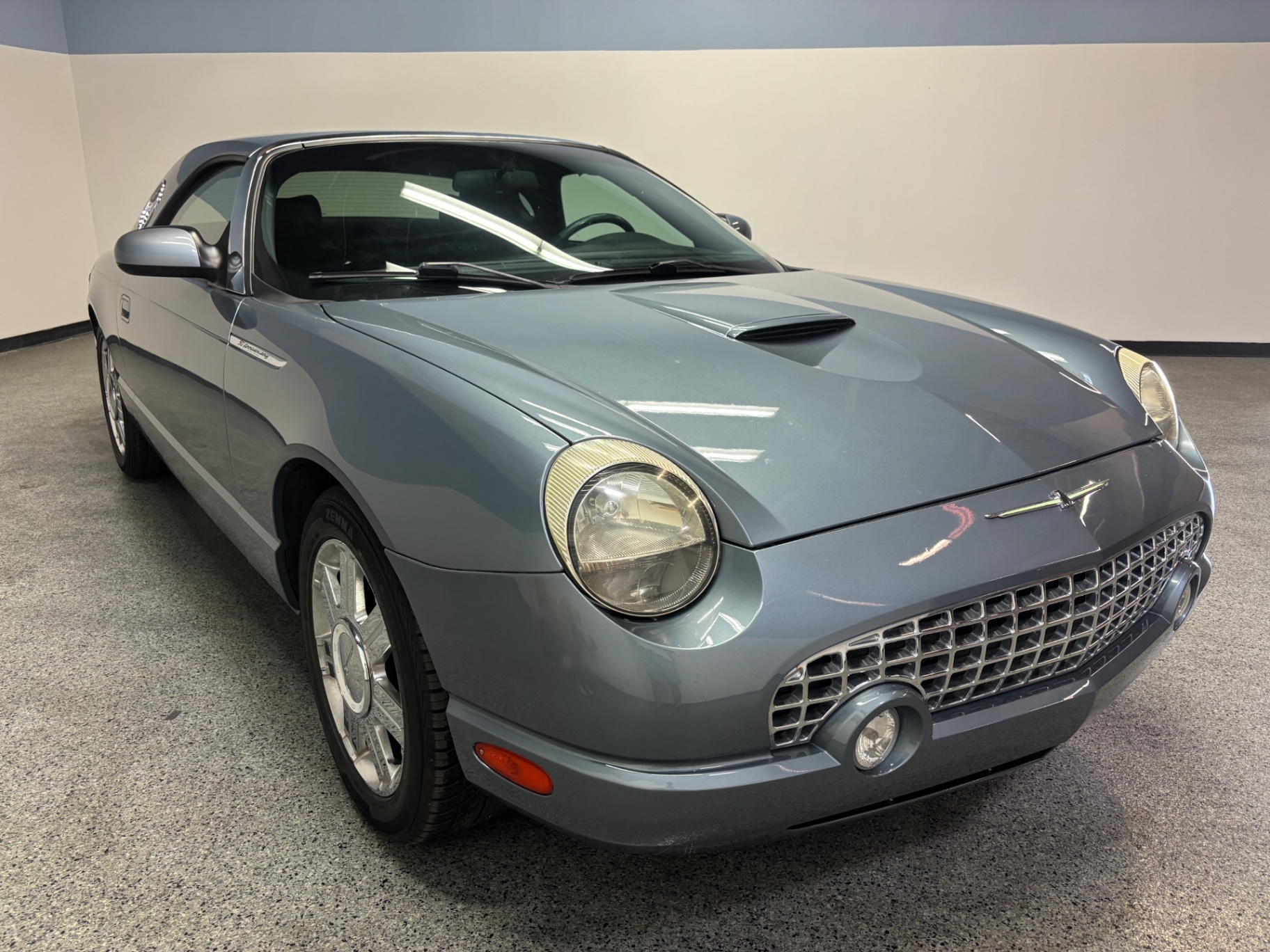 Vehicle photo 9