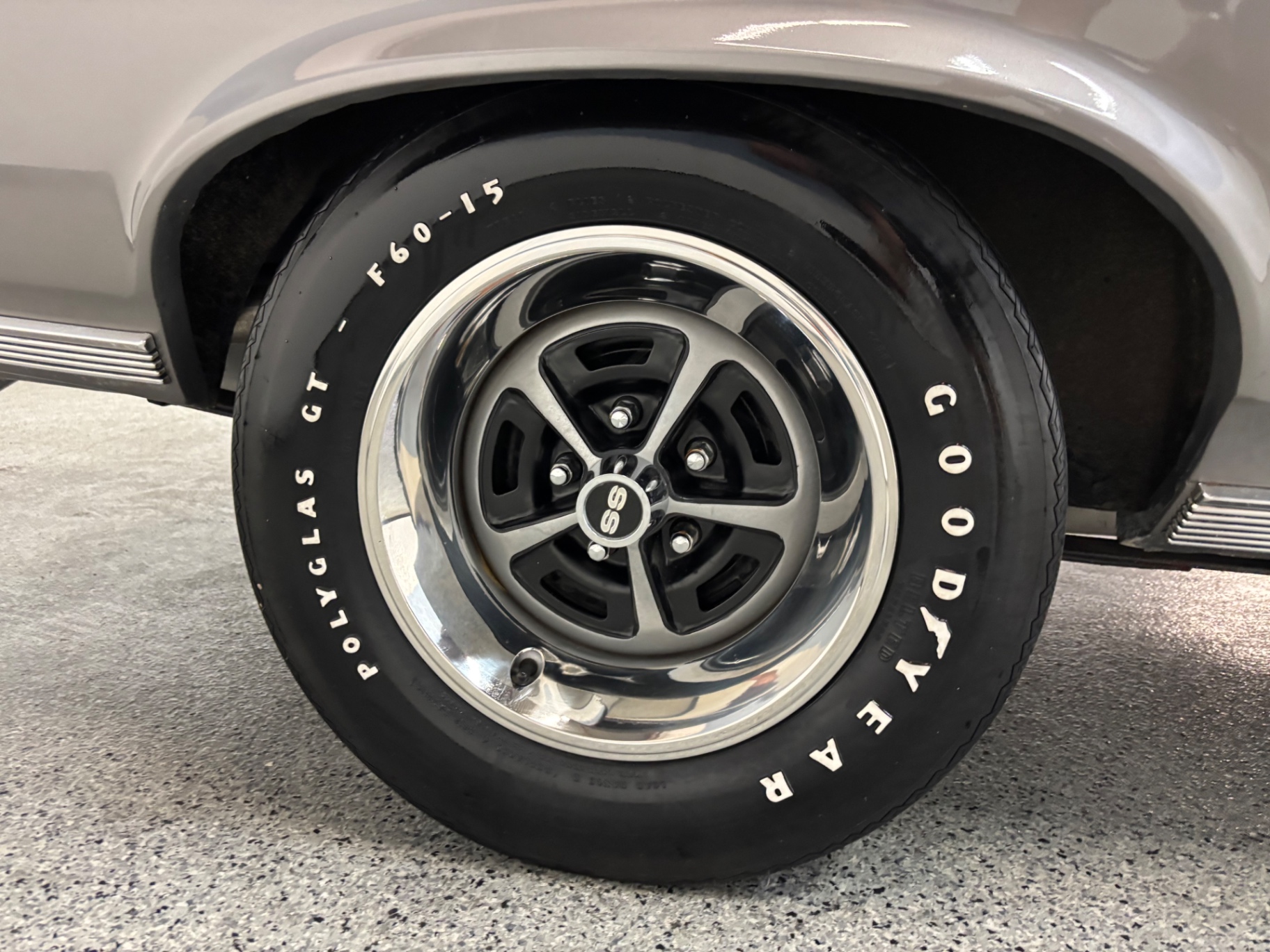 Vehicle photo 12