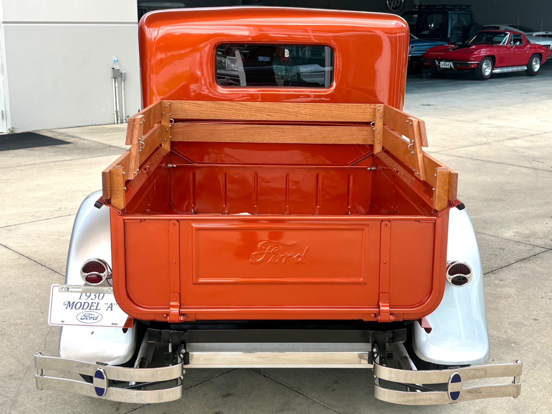 Vehicle photo 8