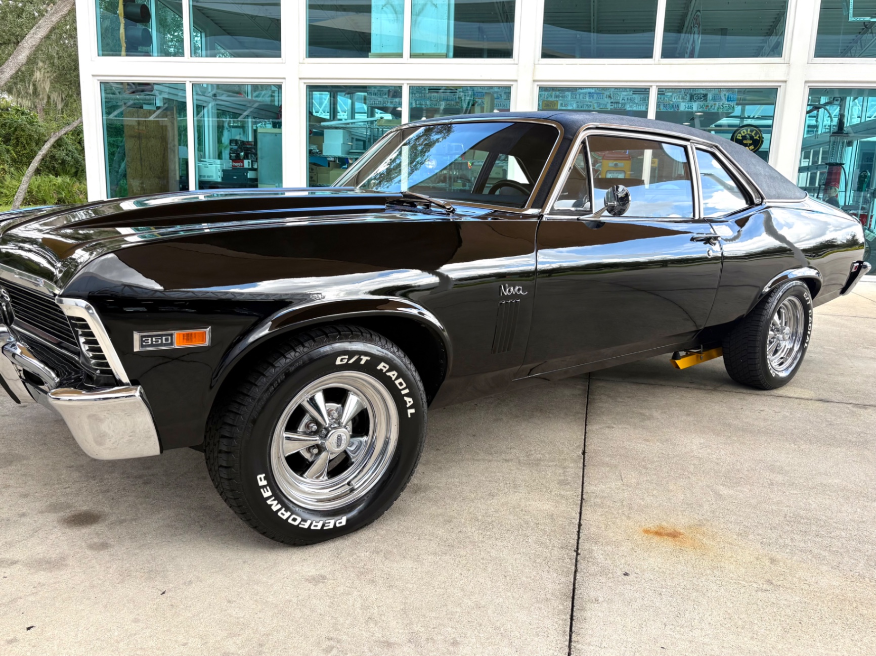 Vehicle photo 12