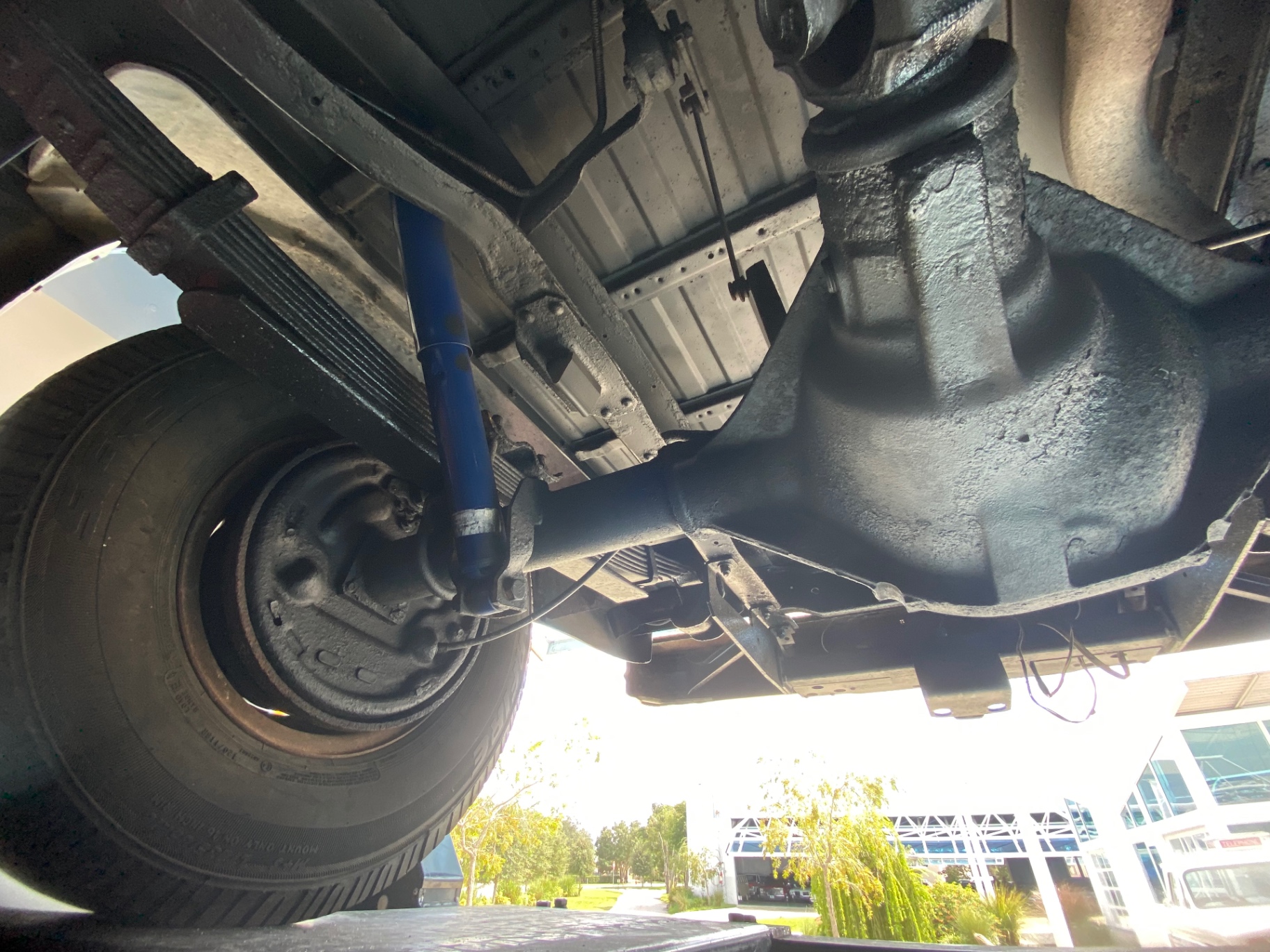 Vehicle photo 37